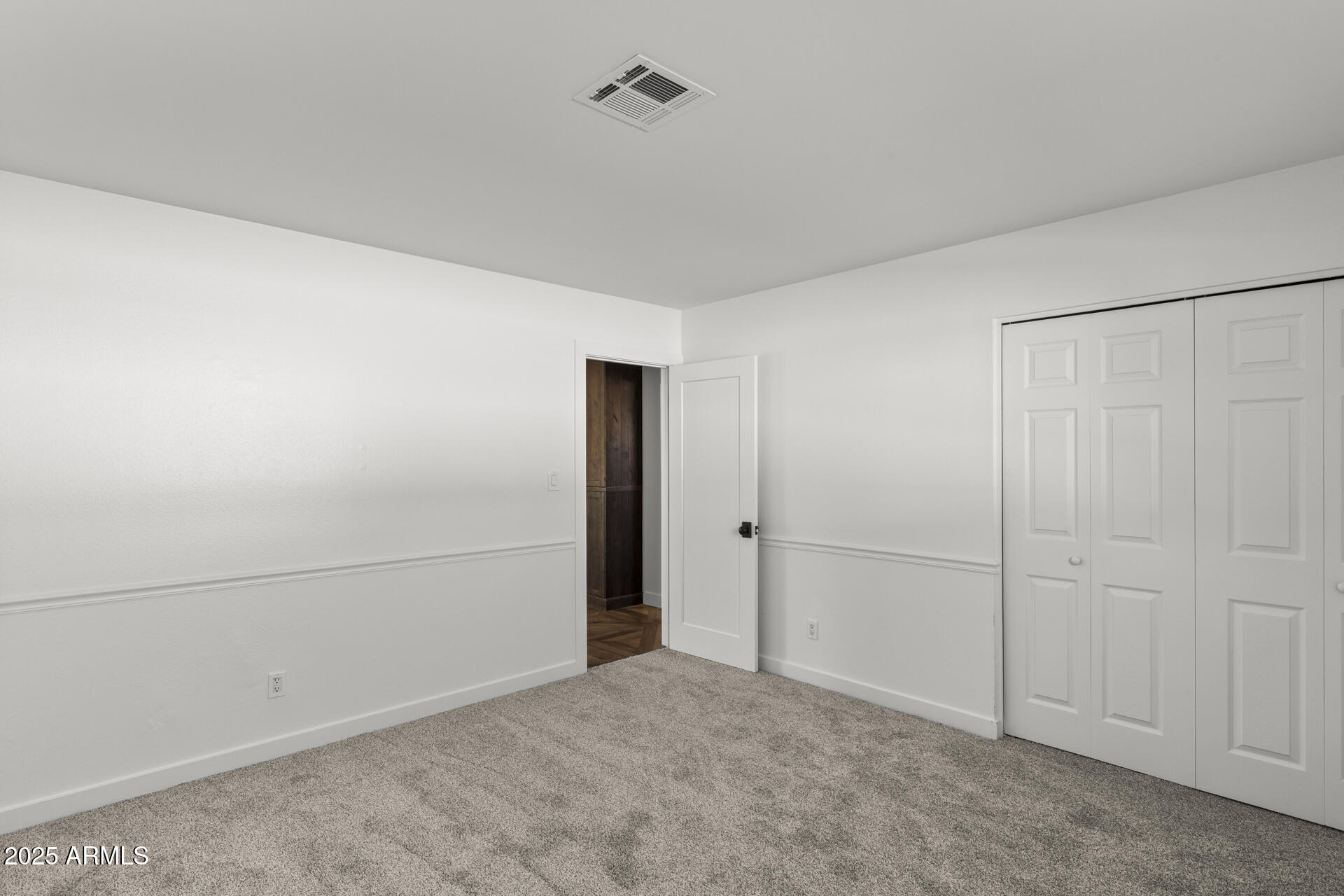 6128 E EDGEMONT Avenue