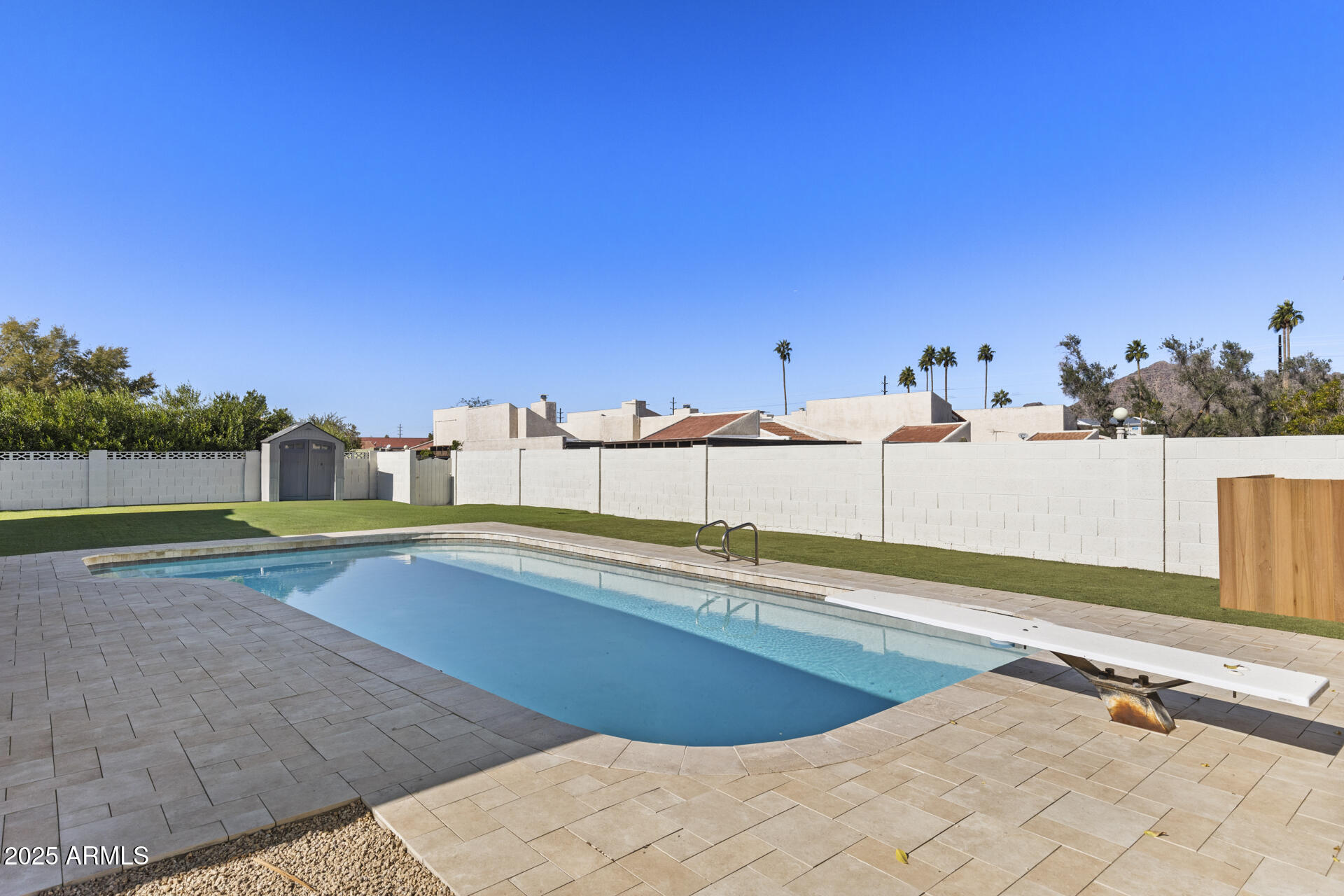 6128 E EDGEMONT Avenue