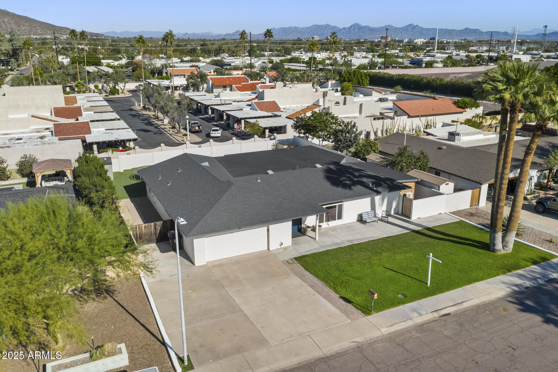 6128 E EDGEMONT Avenue