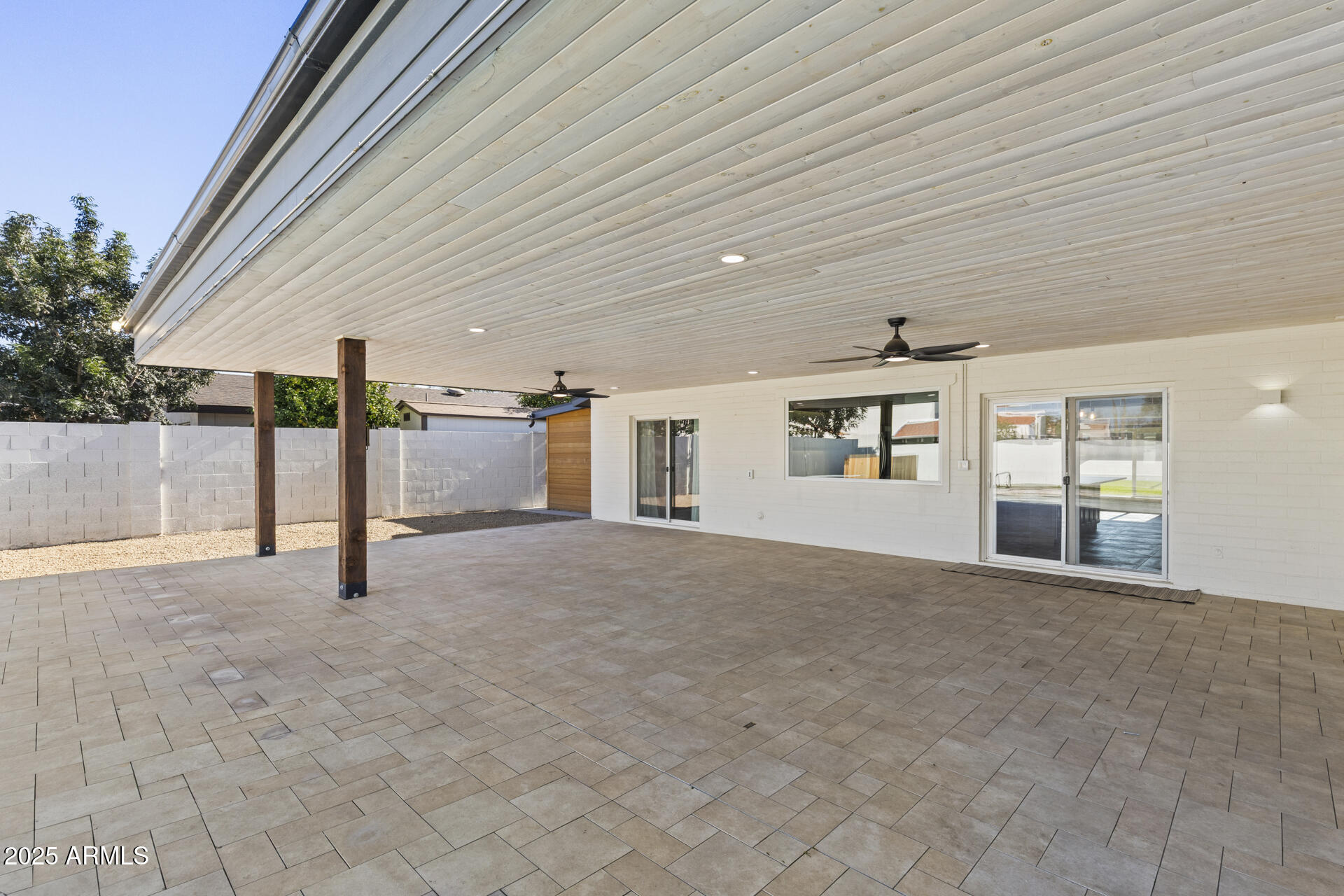 6128 E EDGEMONT Avenue