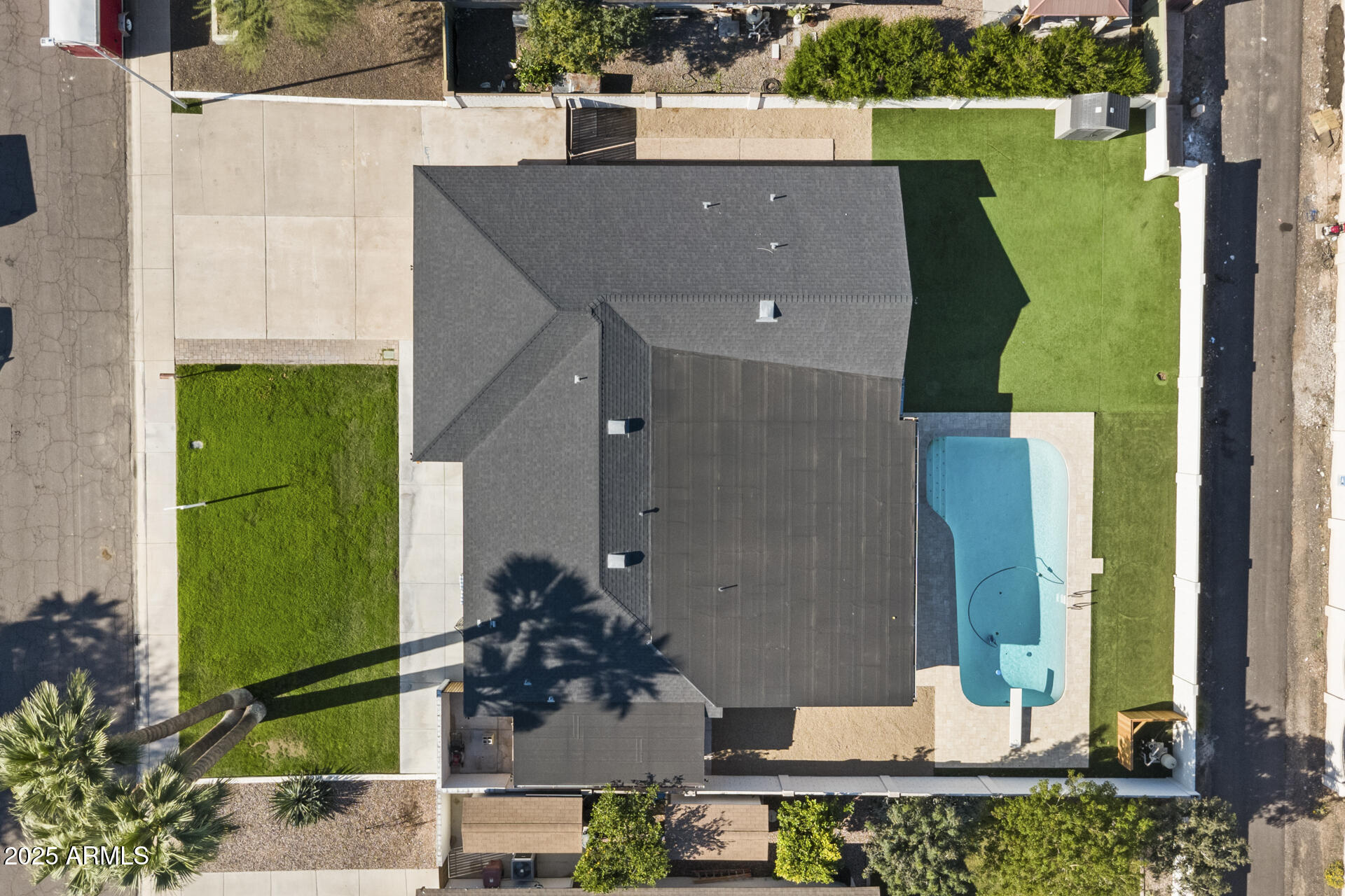 6128 E EDGEMONT Avenue