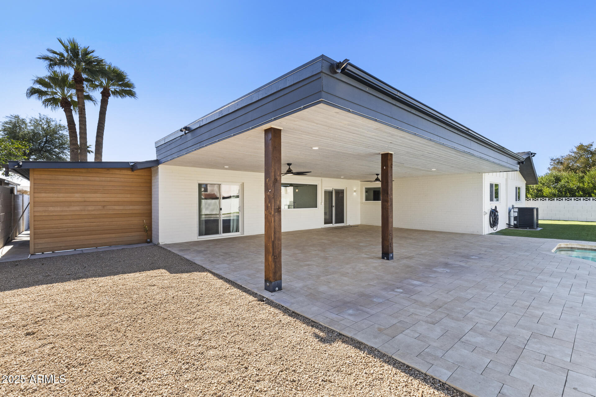 6128 E EDGEMONT Avenue