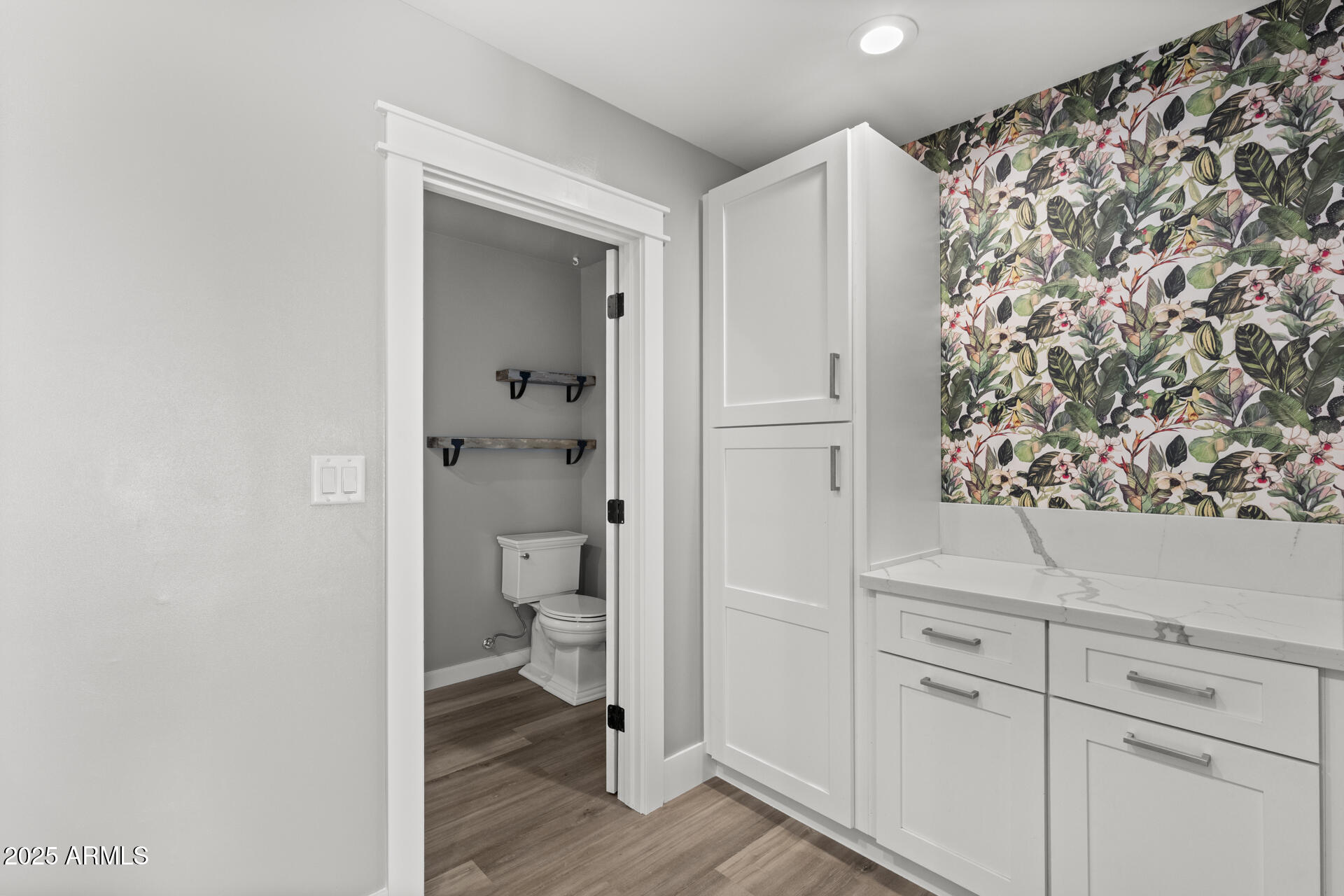 6128 E EDGEMONT Avenue