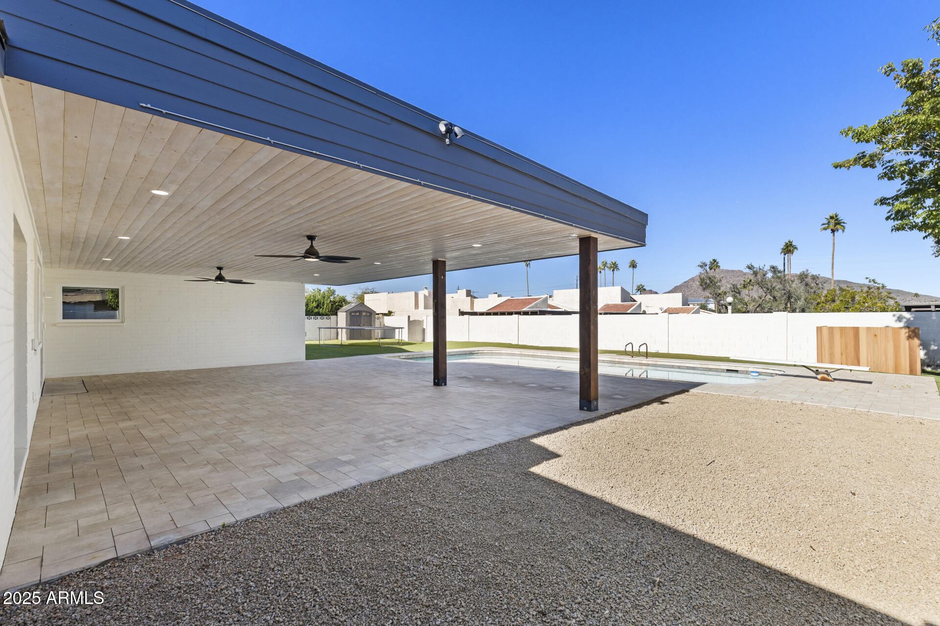 6128 E EDGEMONT Avenue