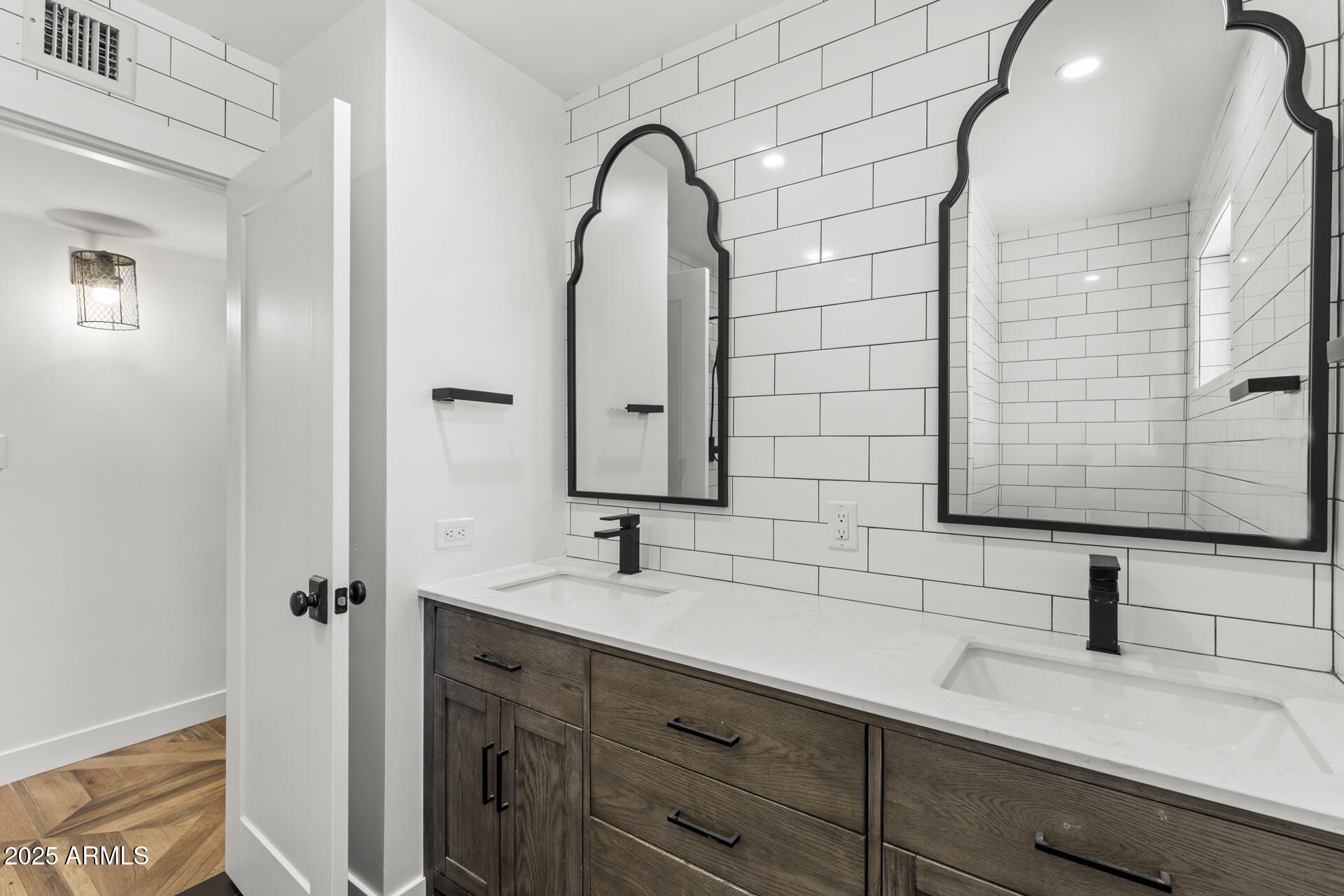 6128 E EDGEMONT Avenue