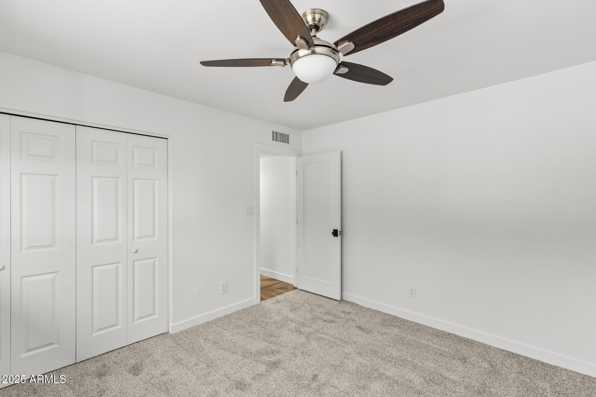 6128 E EDGEMONT Avenue