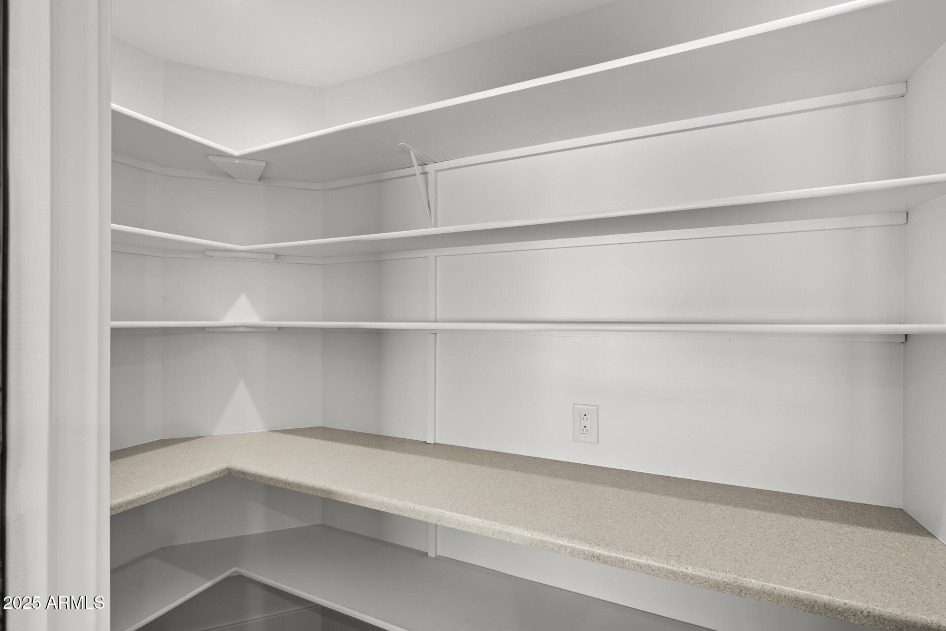 6128 E EDGEMONT Avenue