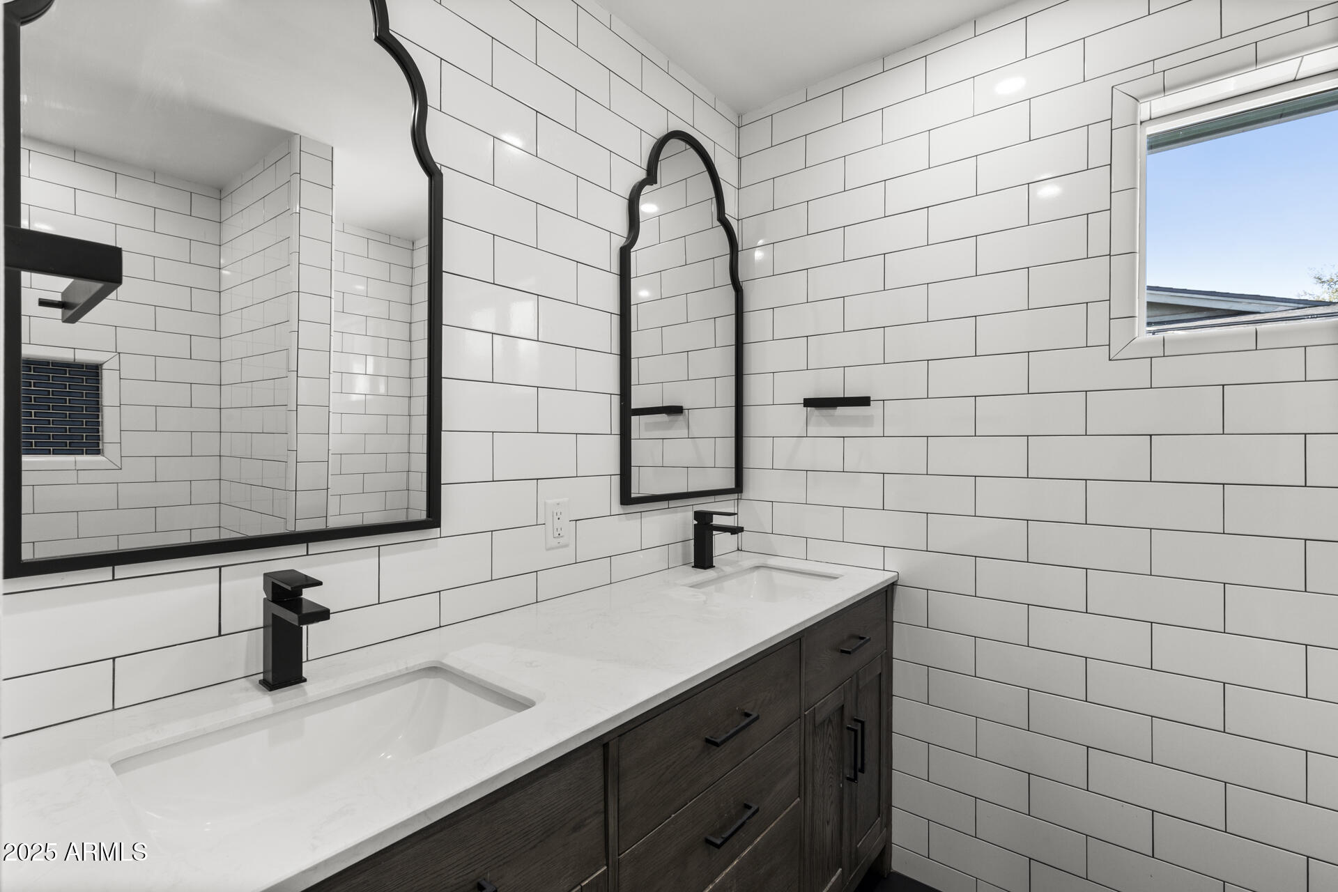 6128 E EDGEMONT Avenue