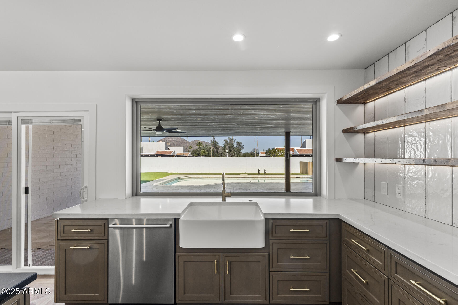 6128 E EDGEMONT Avenue