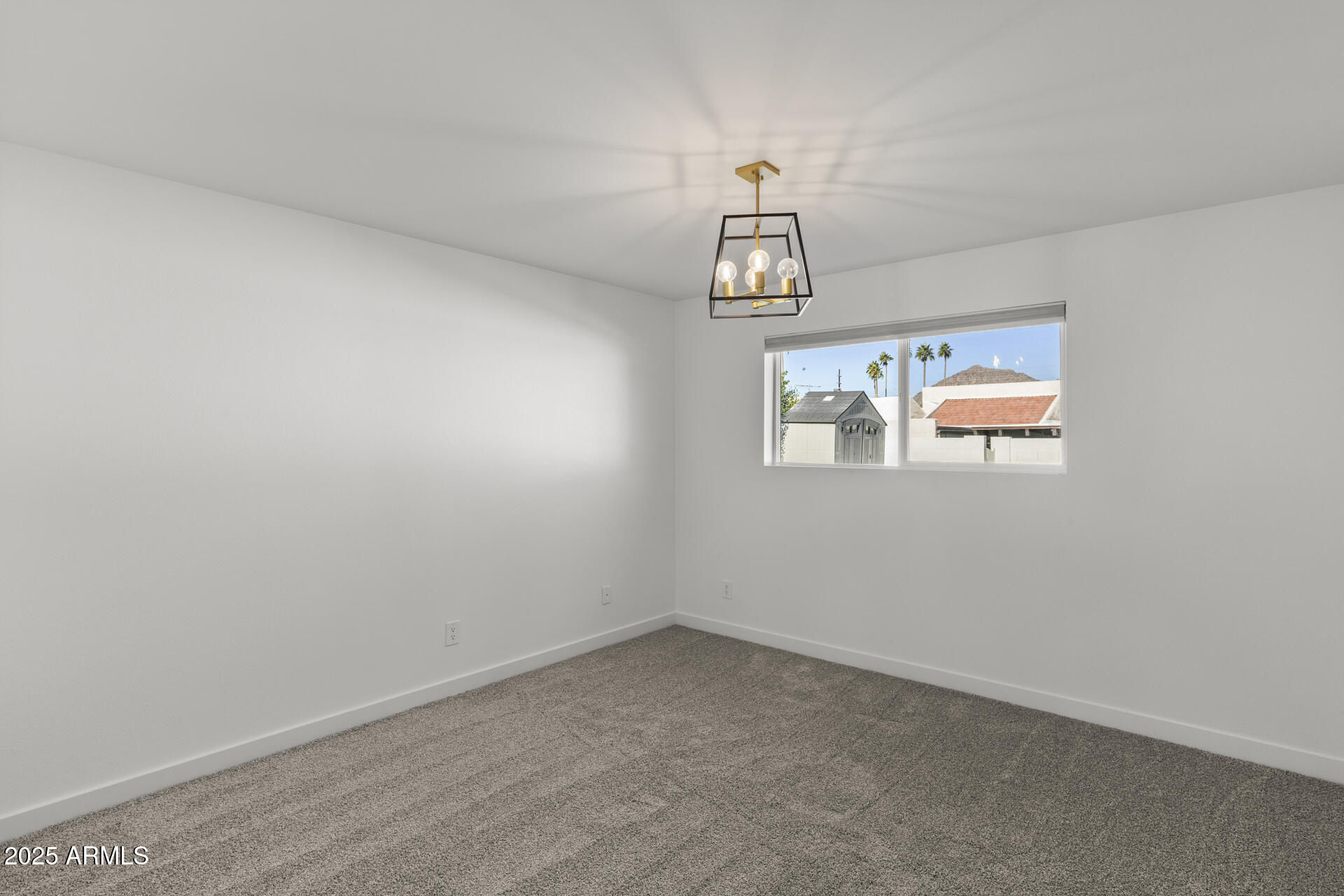 6128 E EDGEMONT Avenue