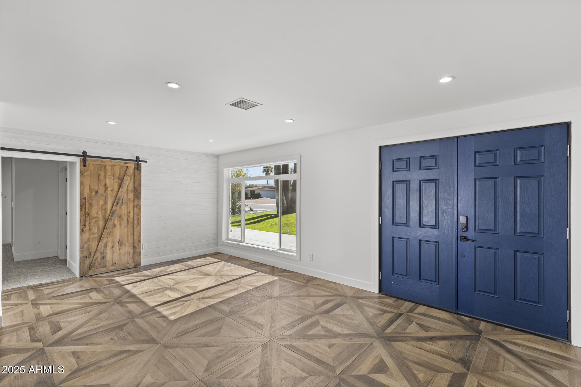 6128 E EDGEMONT Avenue