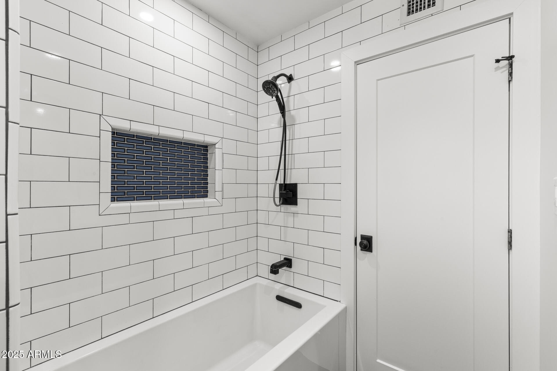 6128 E EDGEMONT Avenue