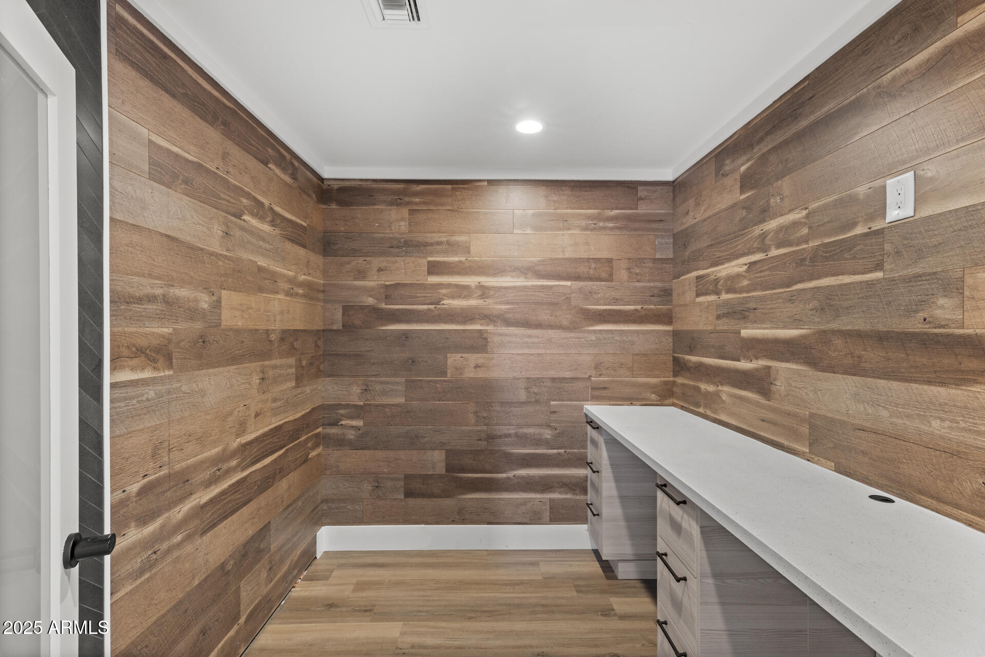 6128 E EDGEMONT Avenue