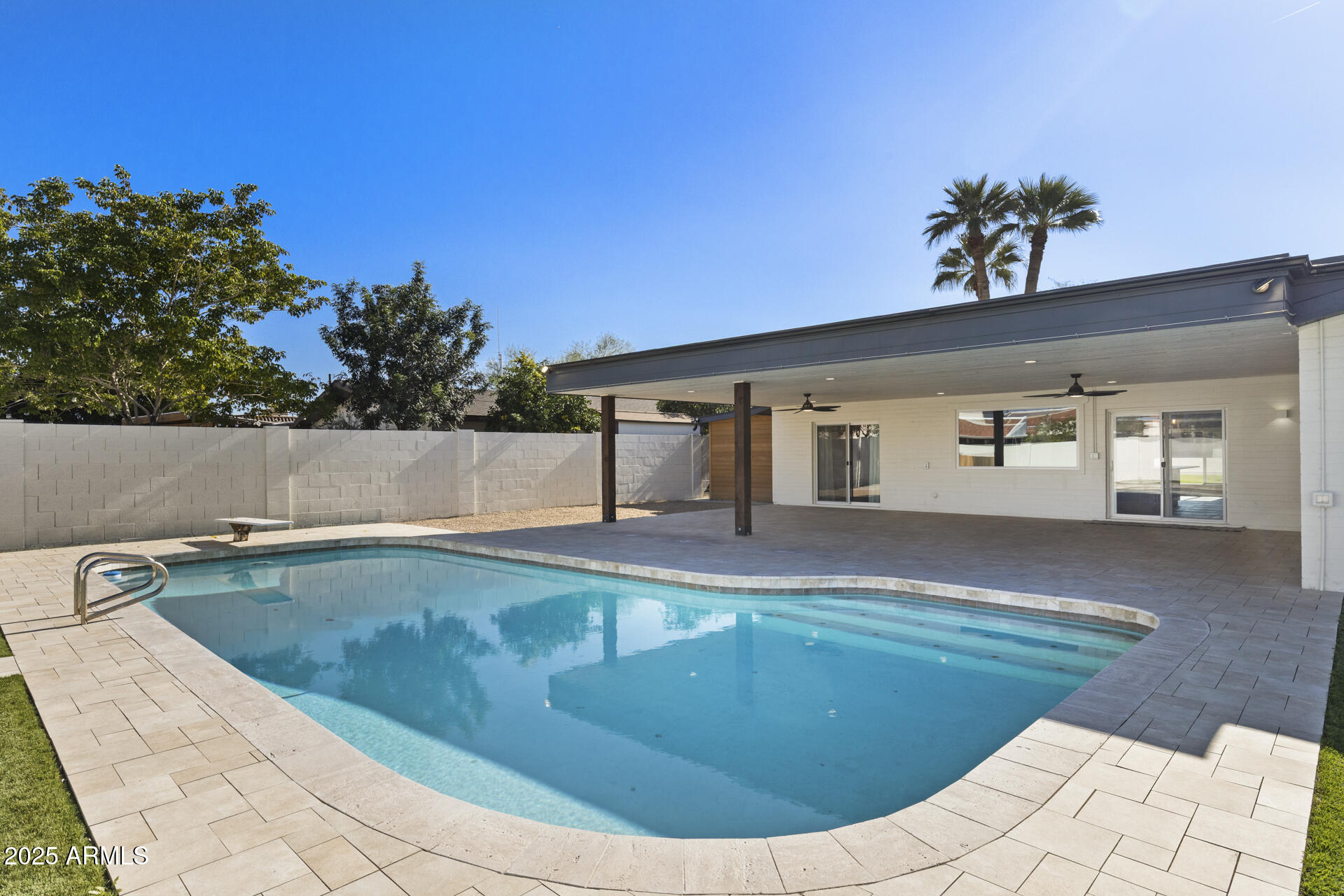 6128 E EDGEMONT Avenue