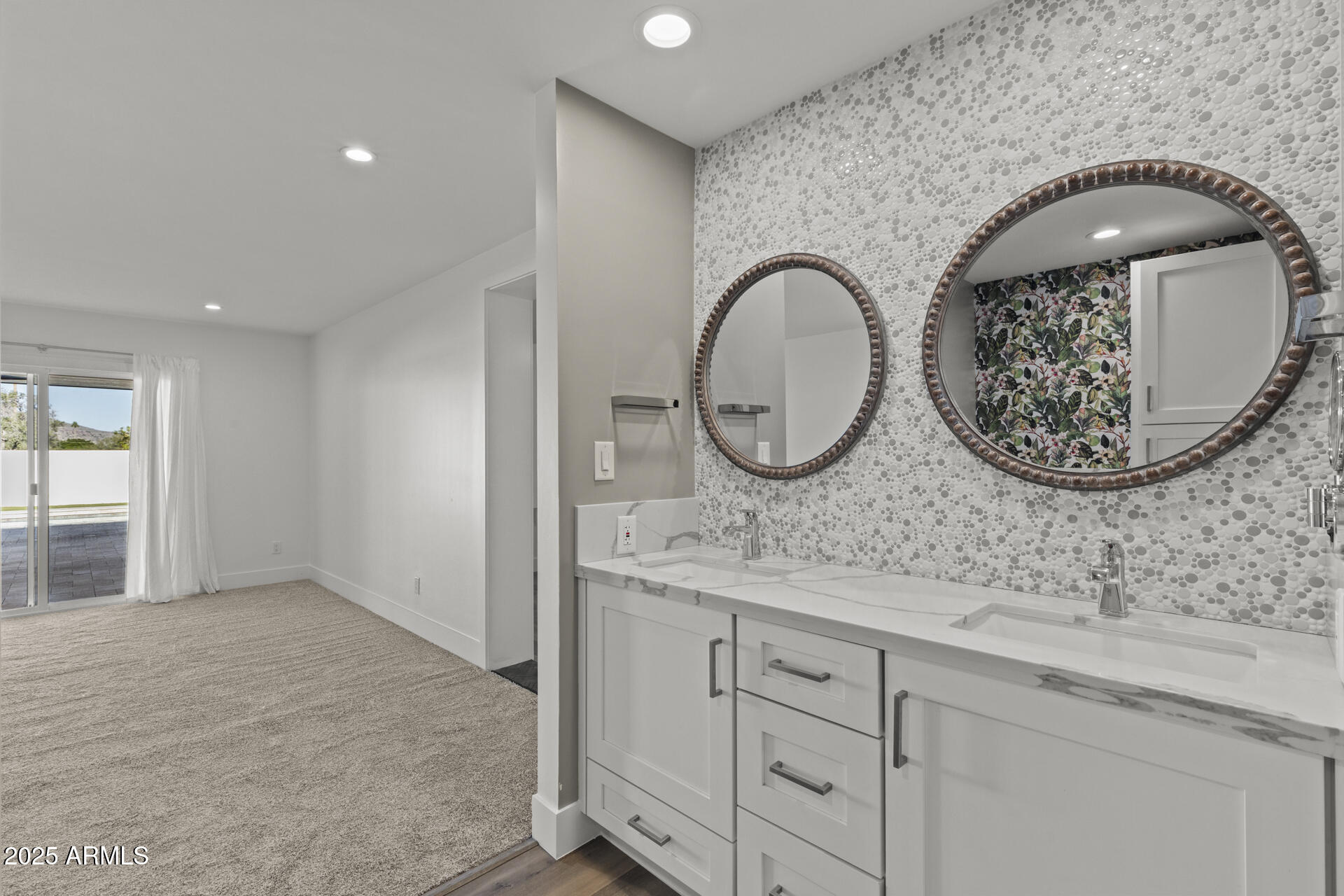 6128 E EDGEMONT Avenue