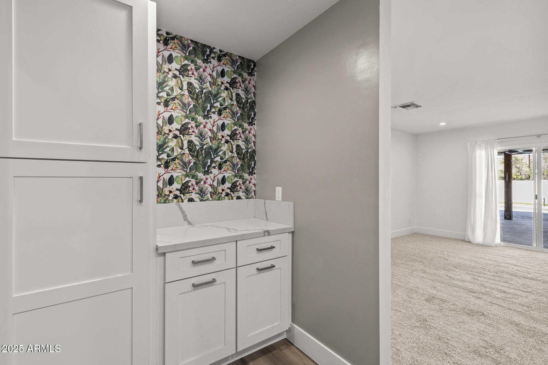 6128 E EDGEMONT Avenue