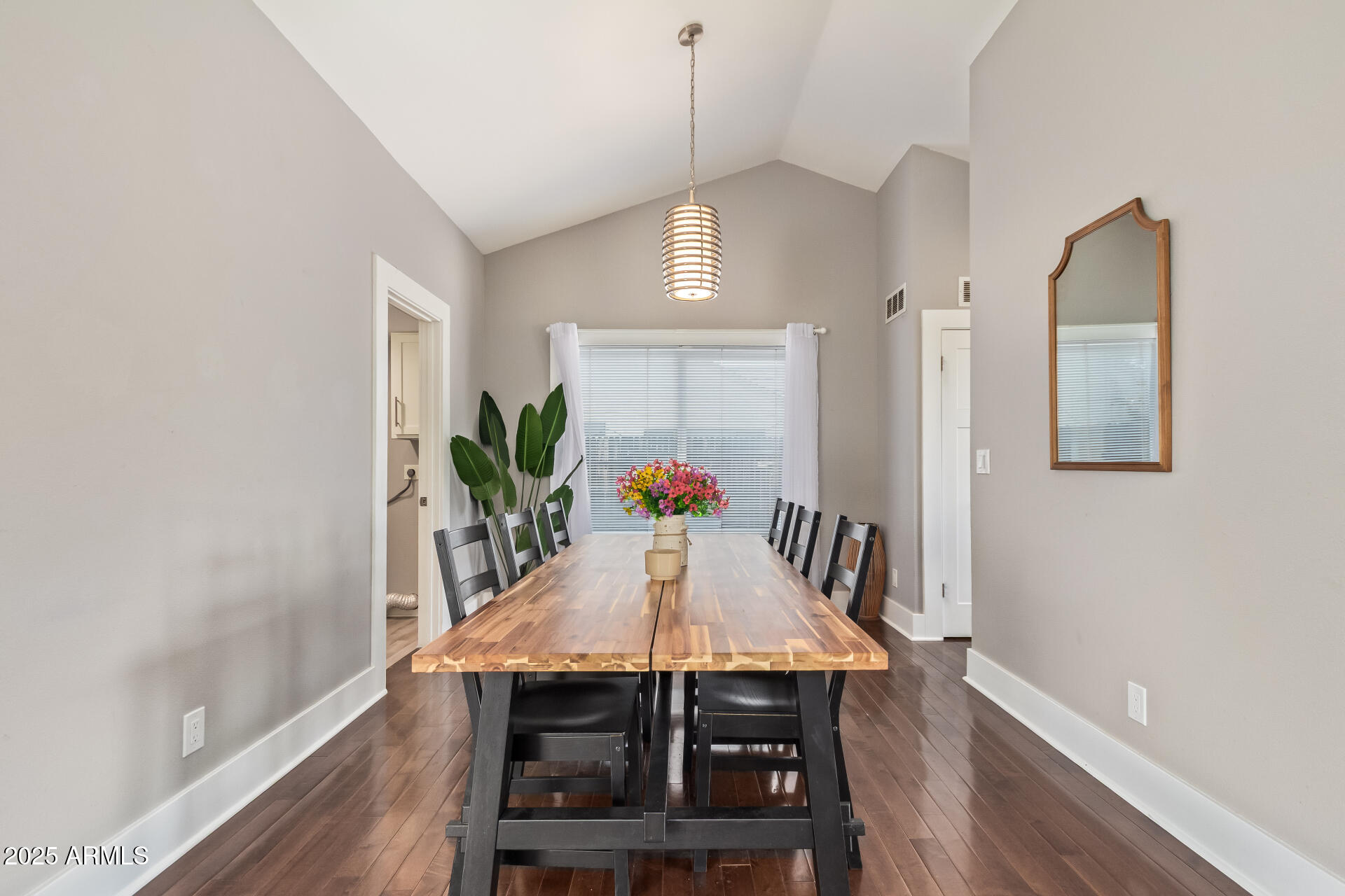 1118 E WICKIEUP Lane