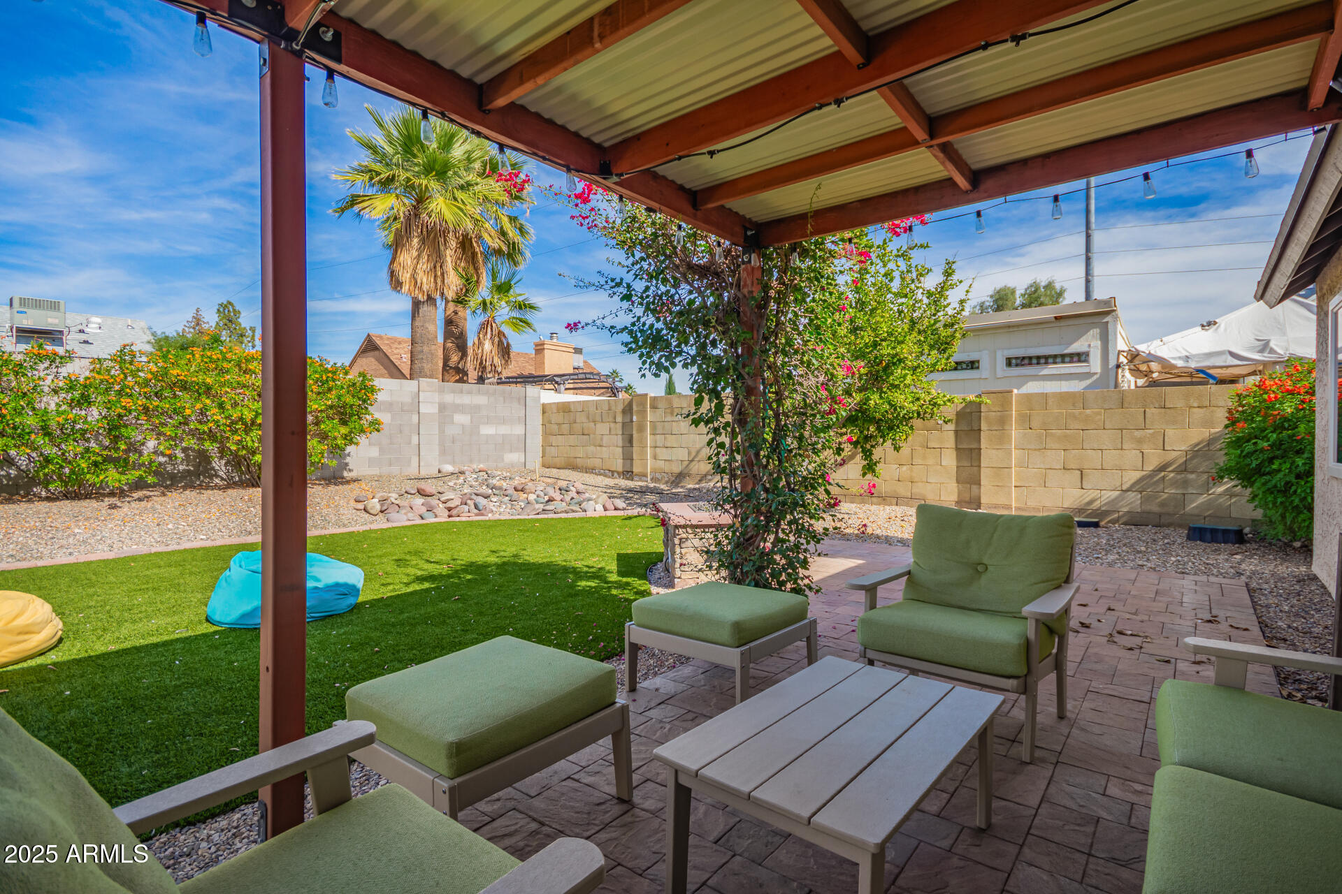 1118 E WICKIEUP Lane