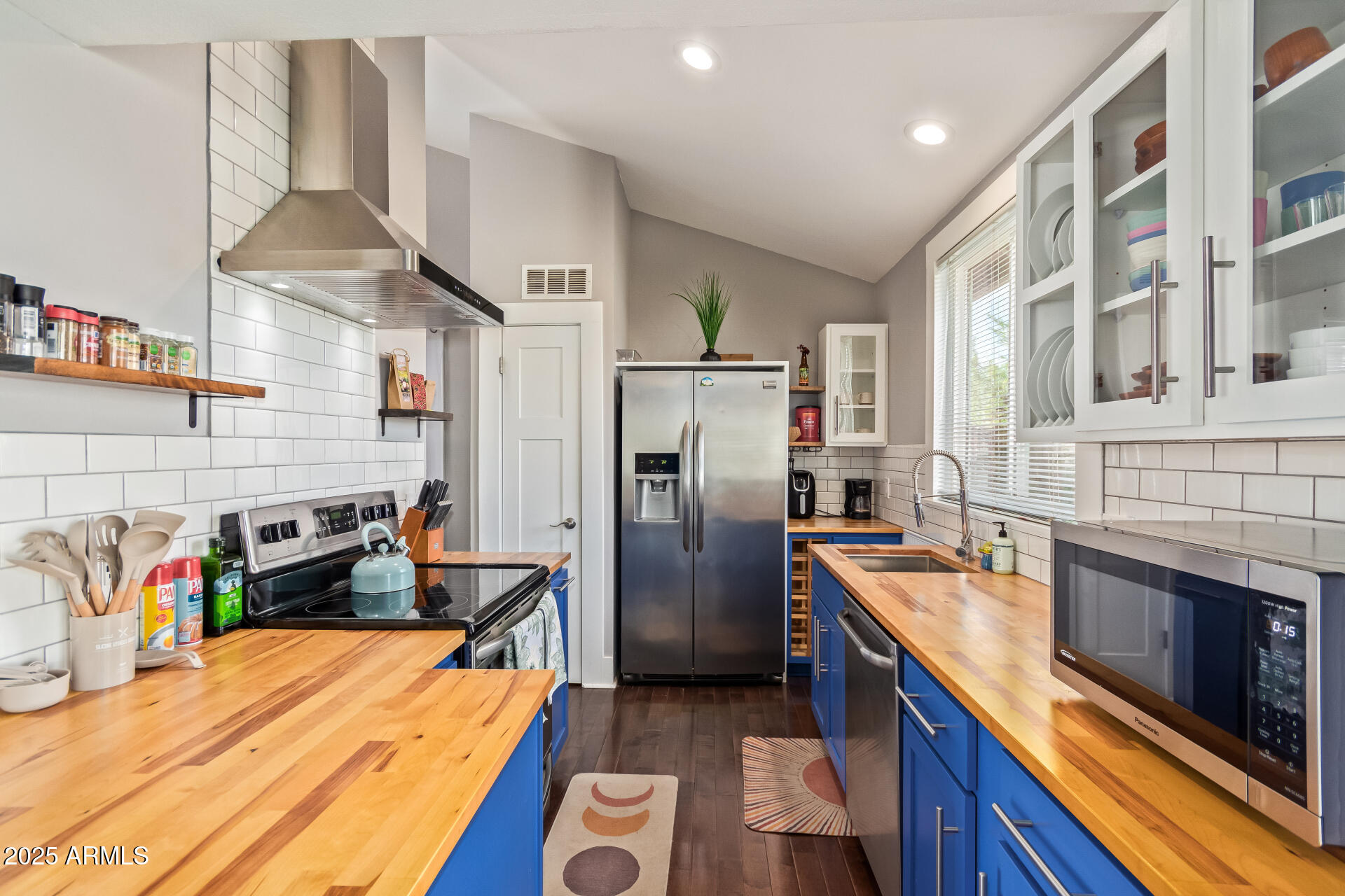 1118 E WICKIEUP Lane