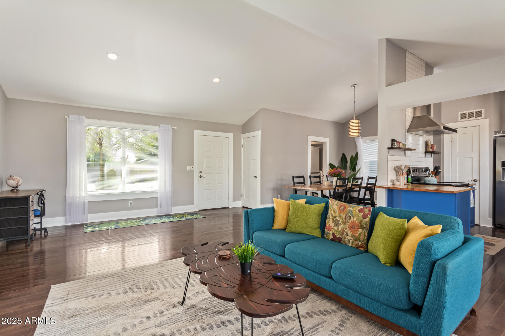 1118 E WICKIEUP Lane