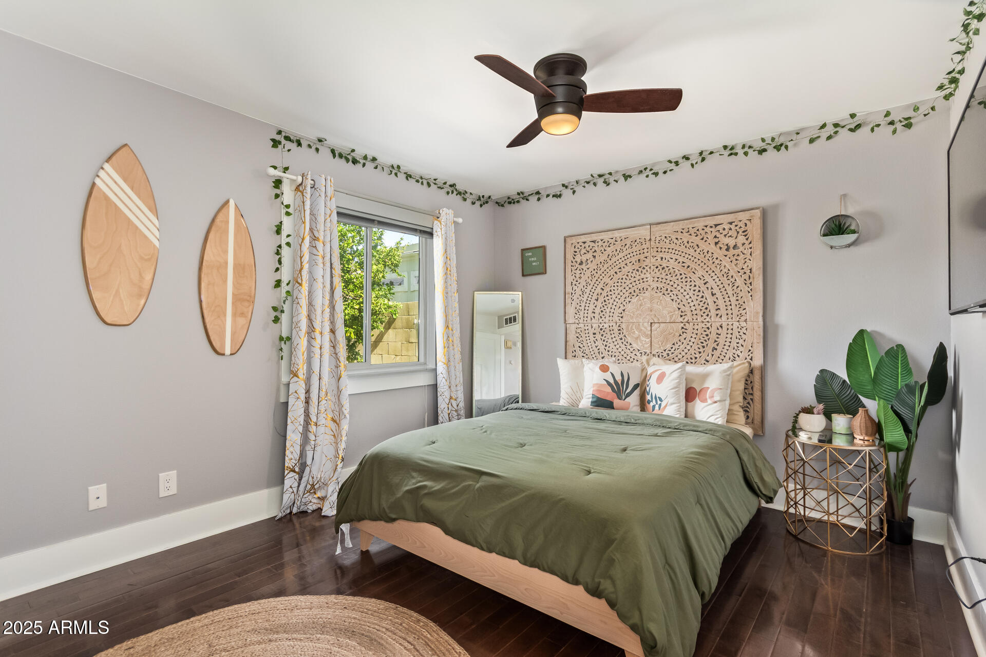 1118 E WICKIEUP Lane