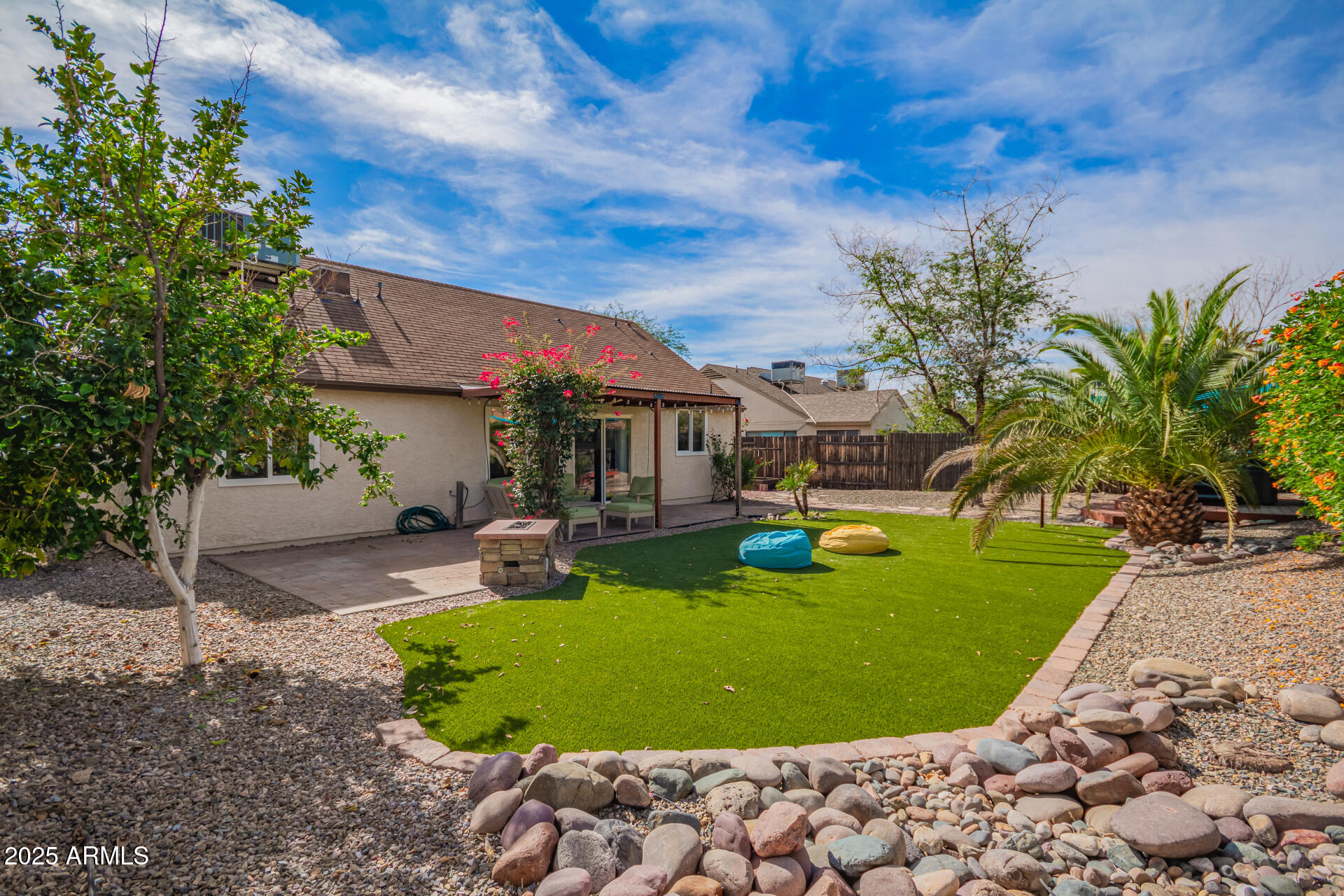 1118 E WICKIEUP Lane