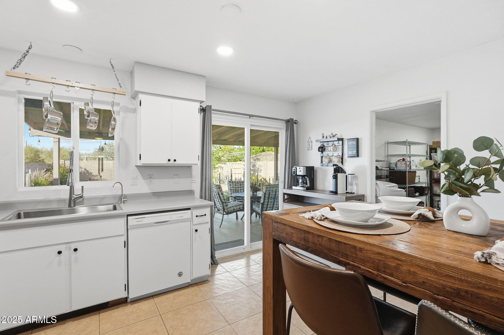 2902 E VILLA THERESA Drive