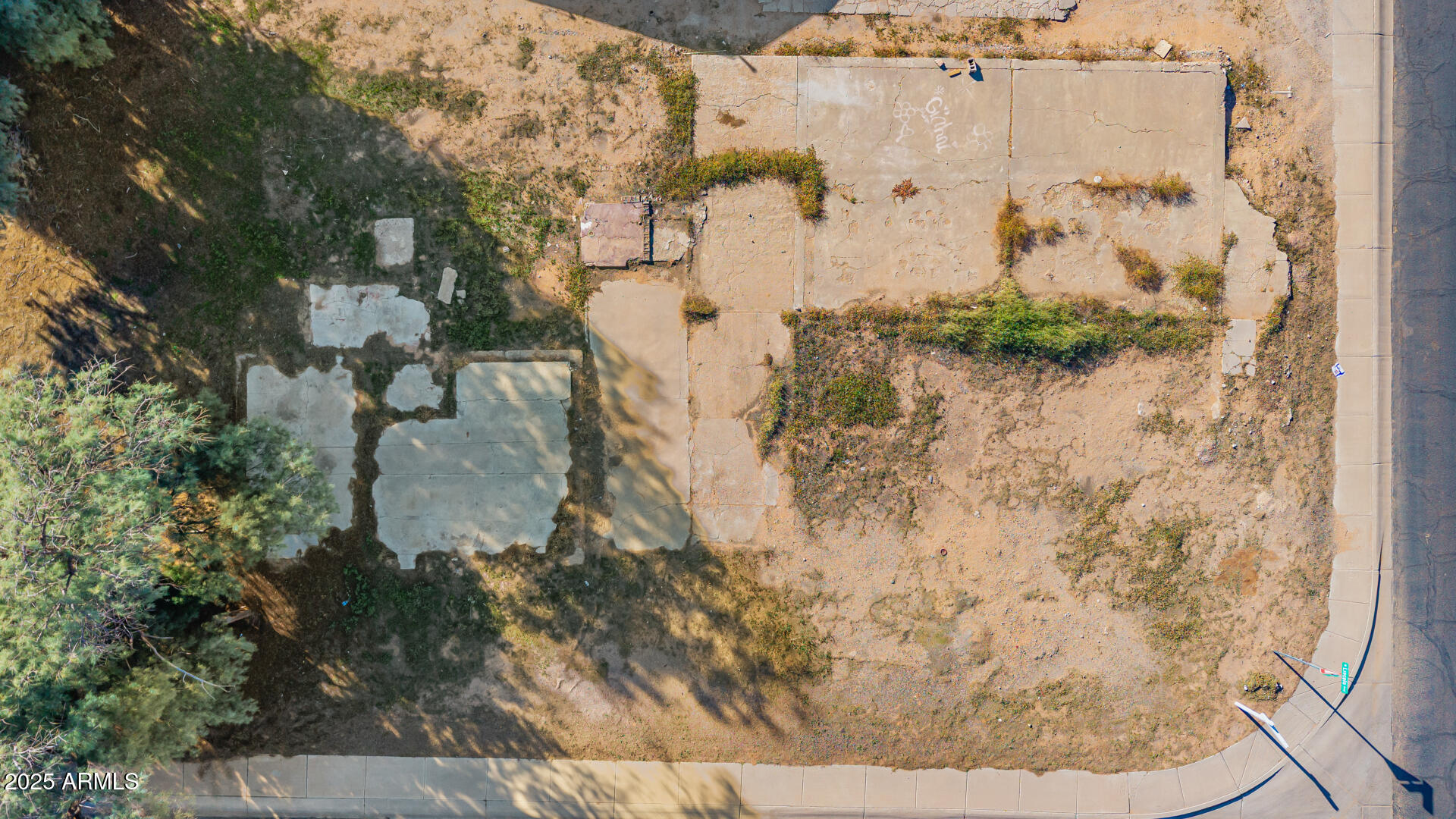 103 W Lincoln Avenue, 1