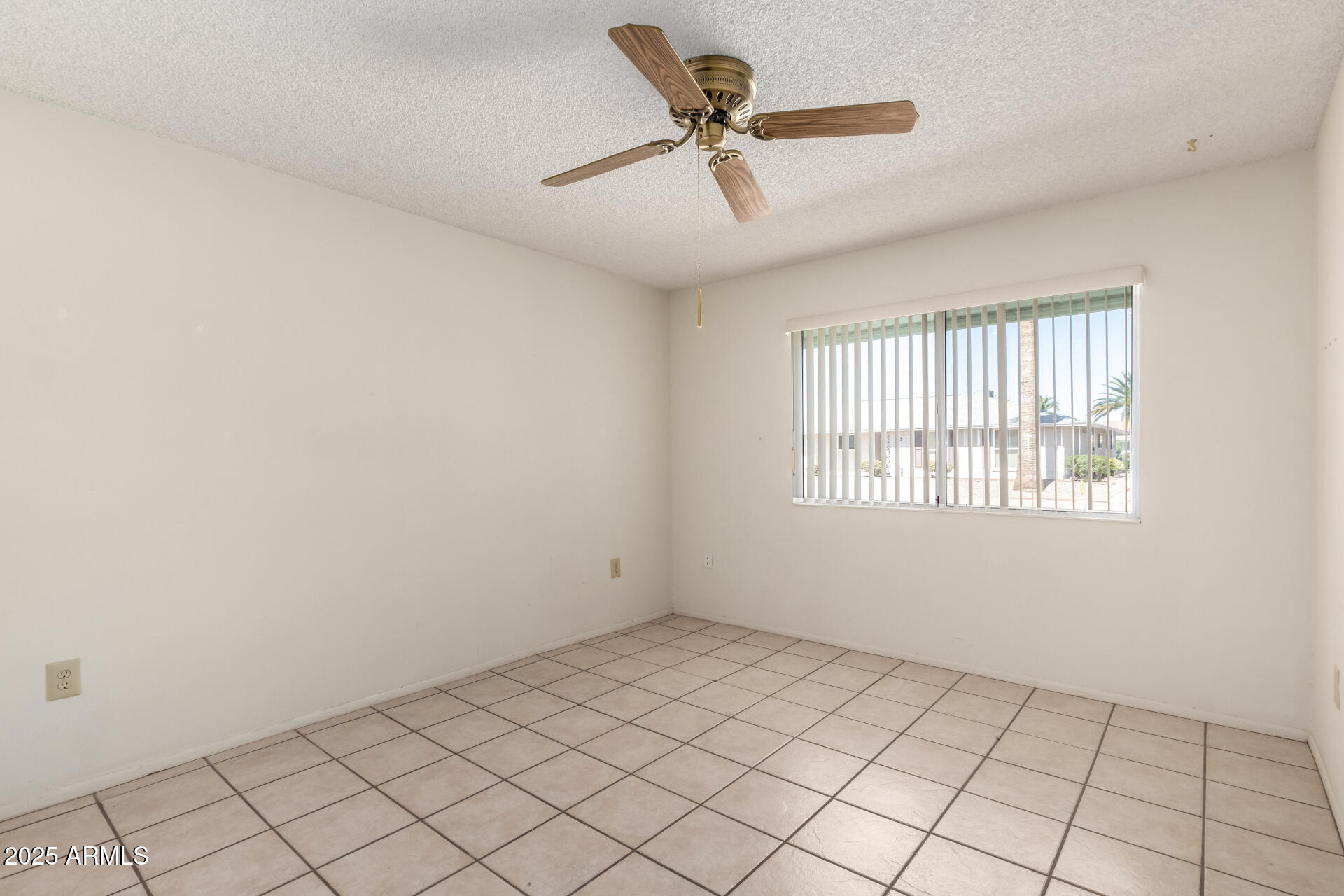 10319 W TWIN OAKS Drive