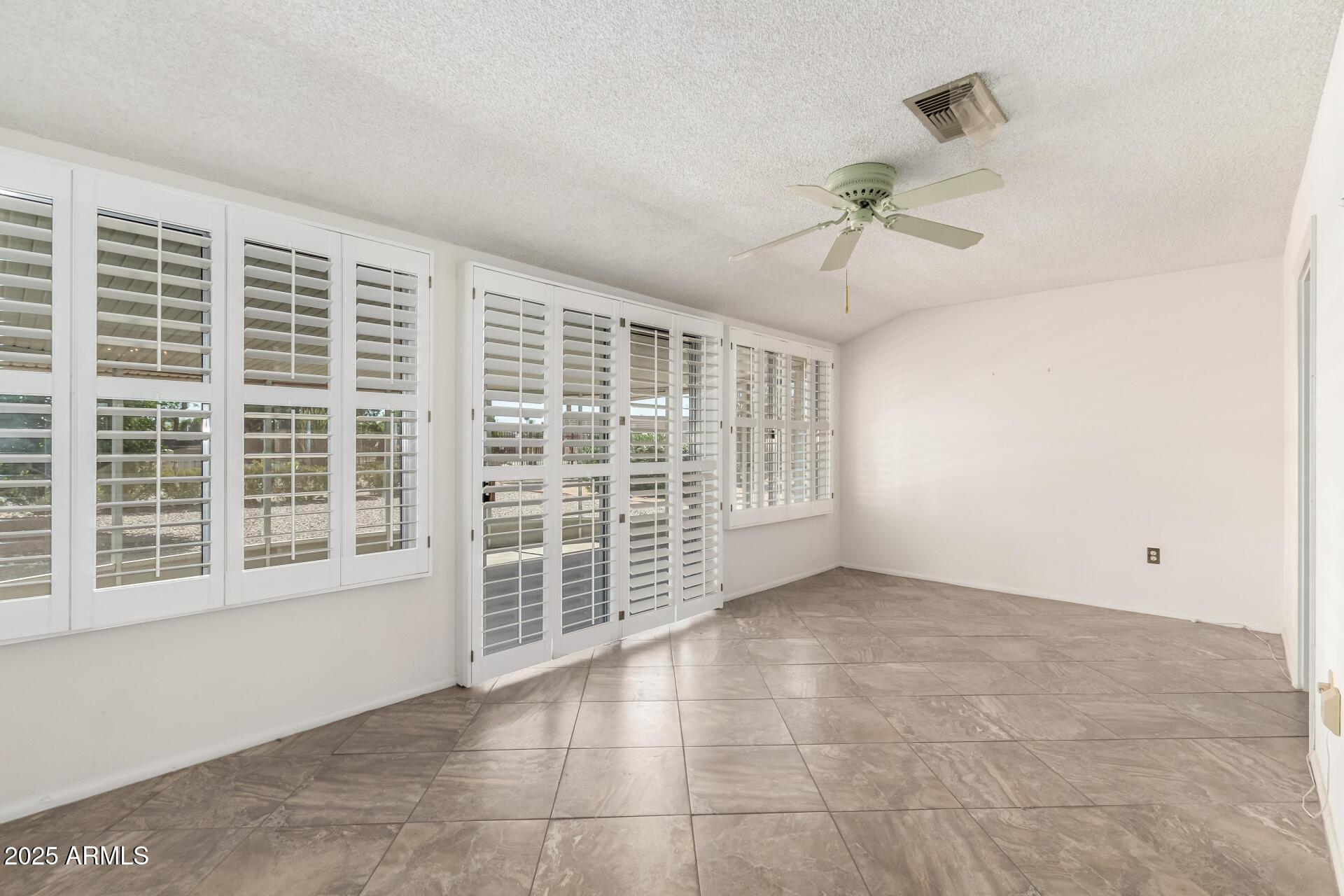 10319 W TWIN OAKS Drive