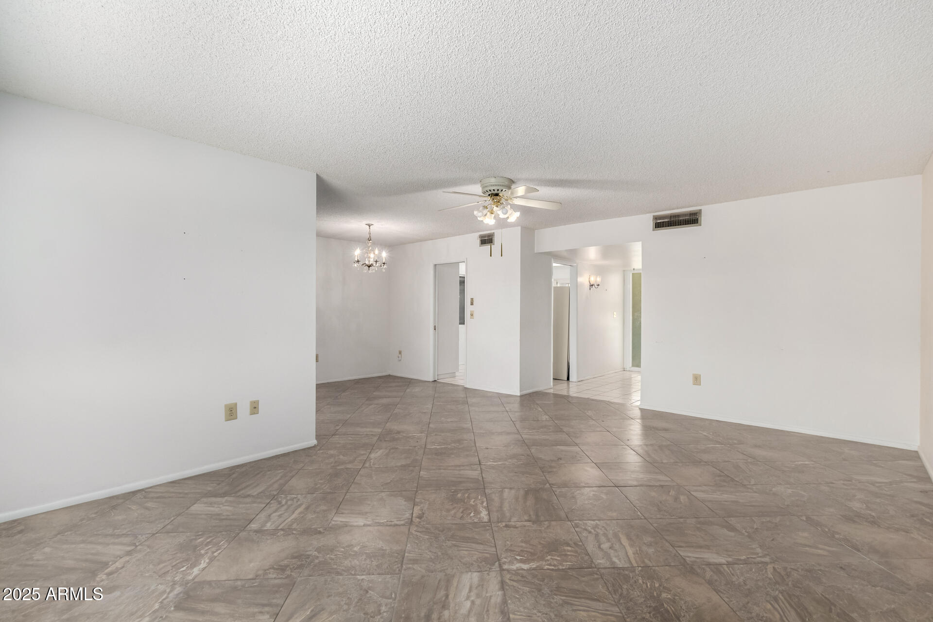 10319 W TWIN OAKS Drive