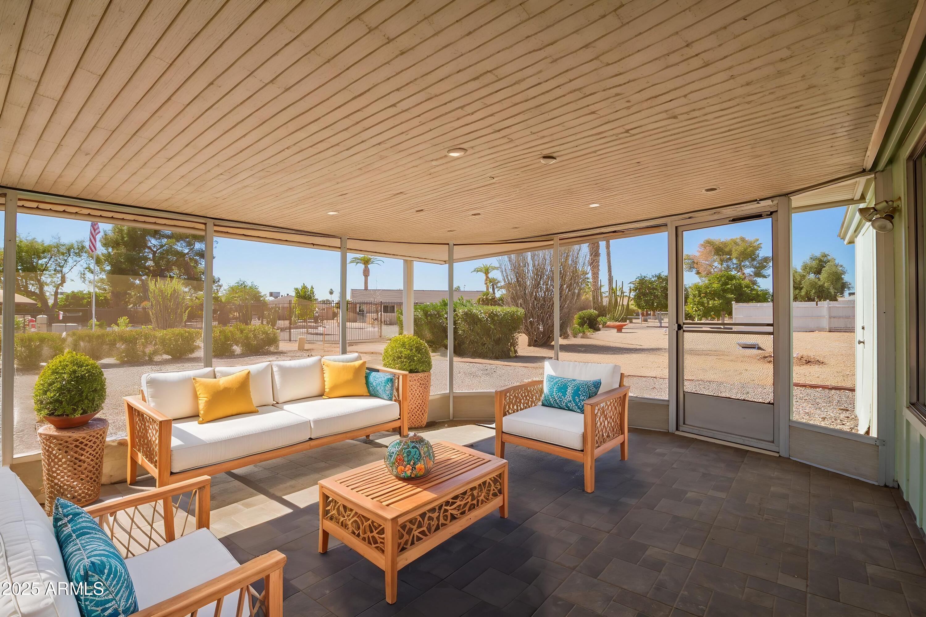 10319 W TWIN OAKS Drive