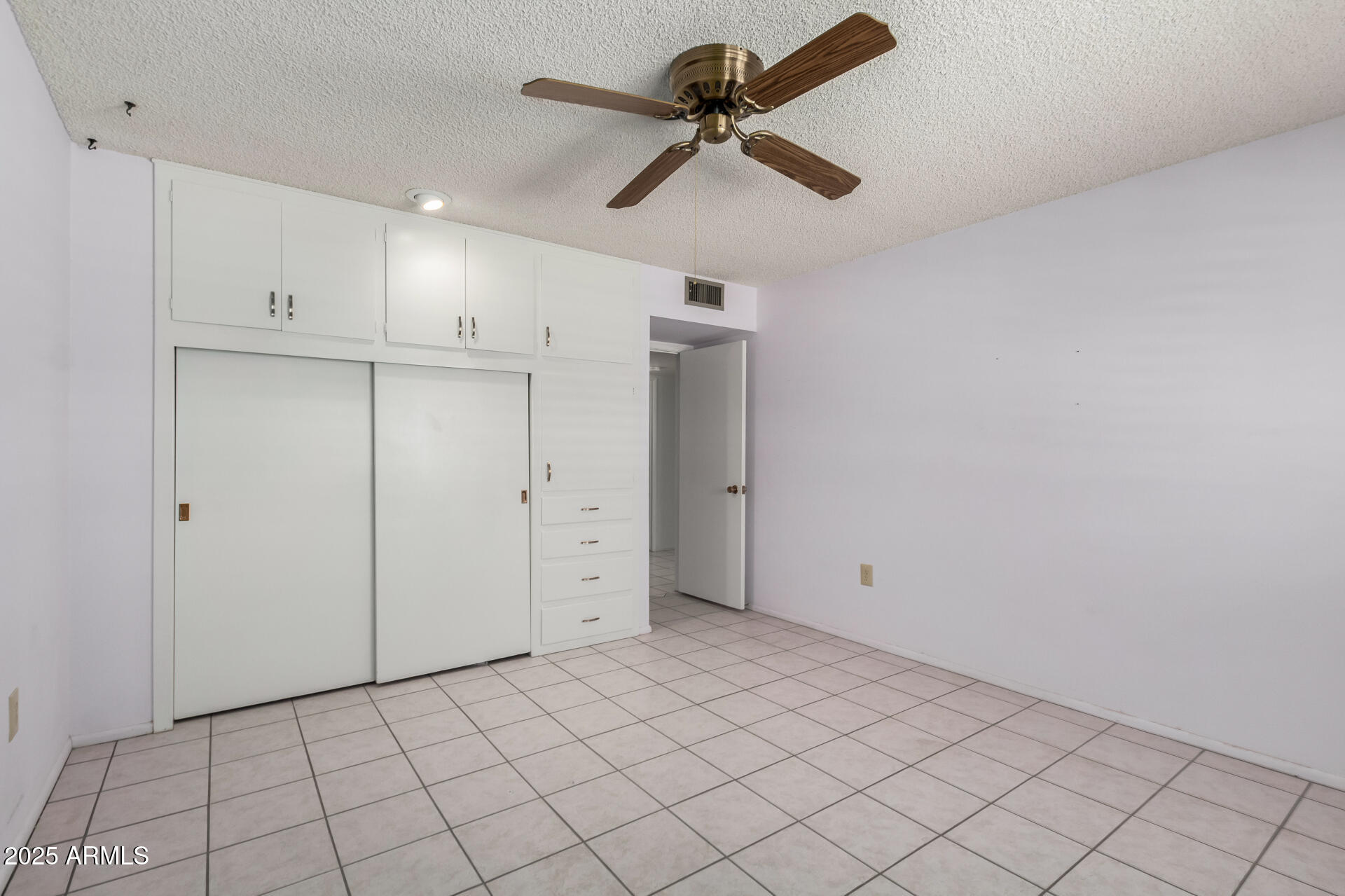 10319 W TWIN OAKS Drive