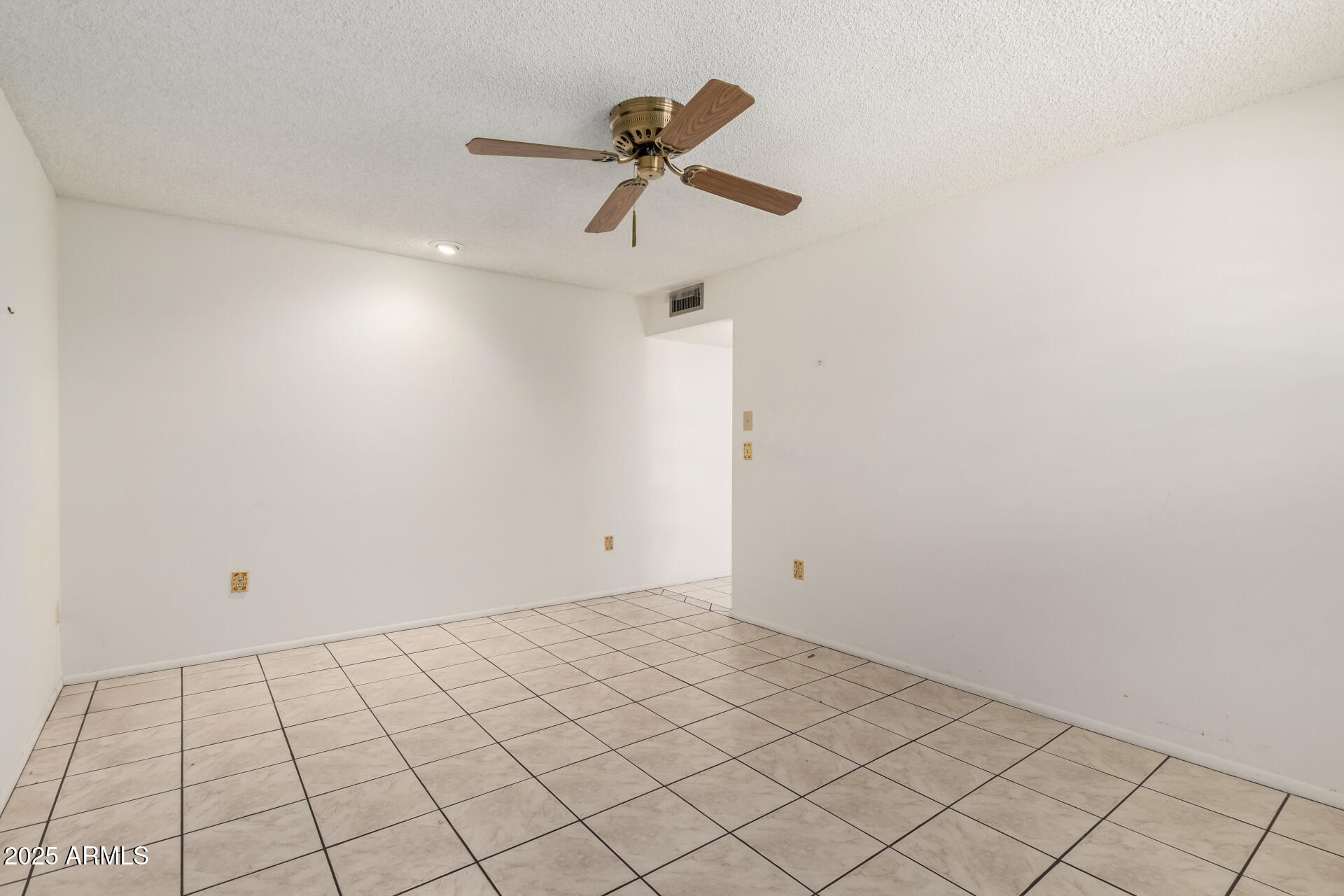 10319 W TWIN OAKS Drive