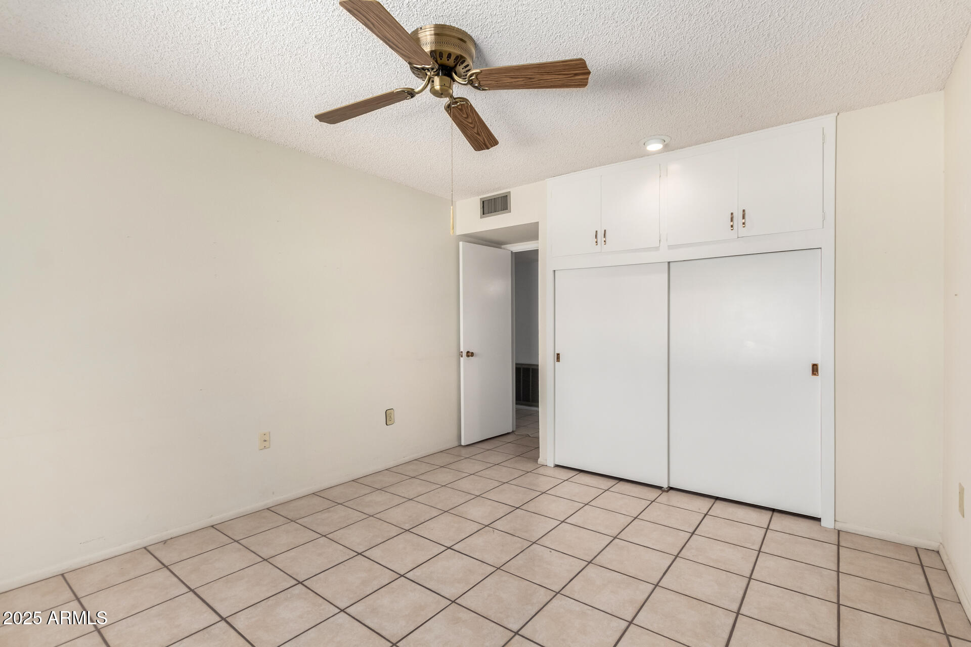 10319 W TWIN OAKS Drive