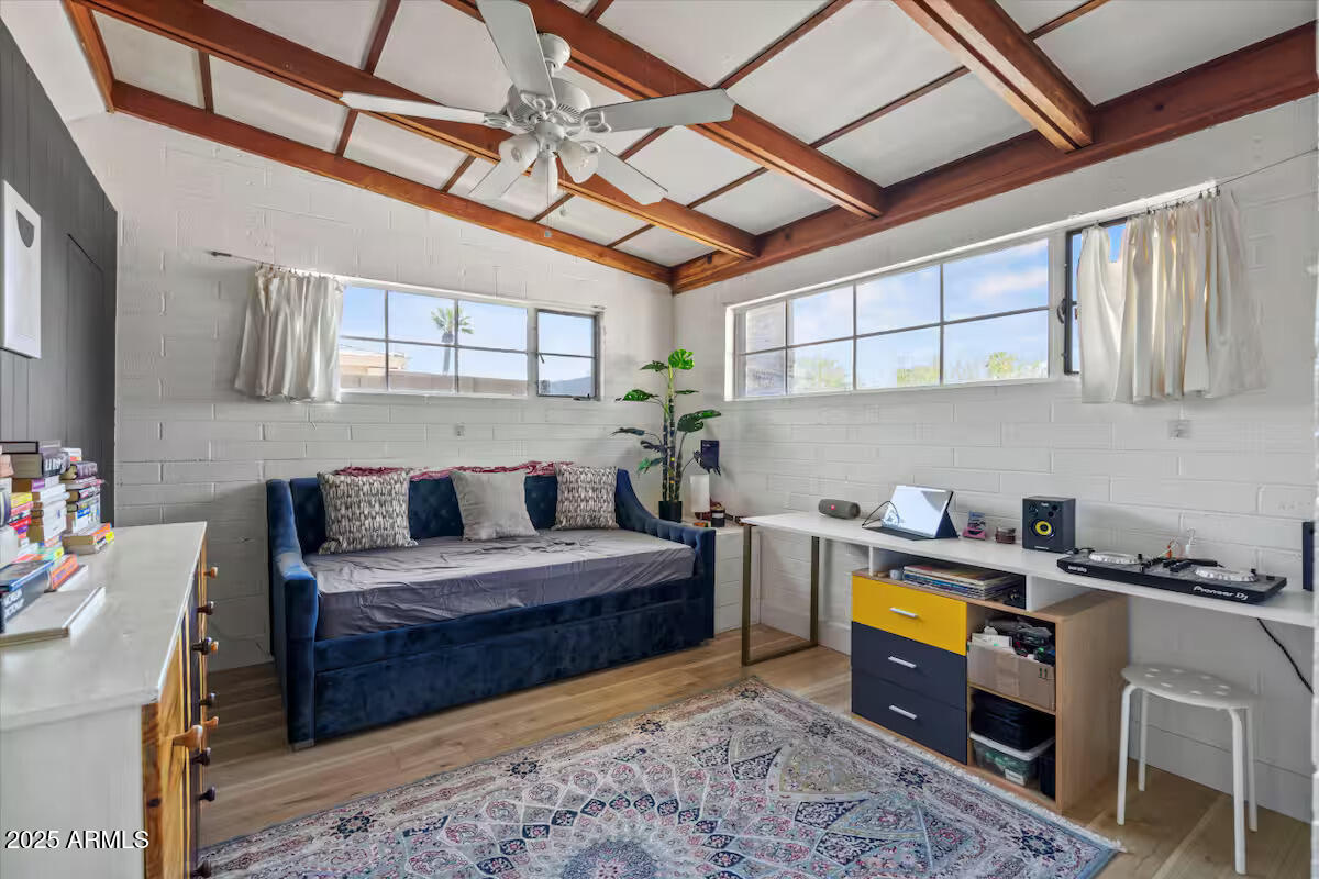 334 W GLENROSA Avenue