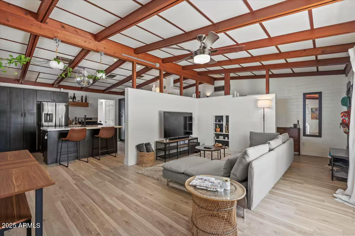 334 W GLENROSA Avenue