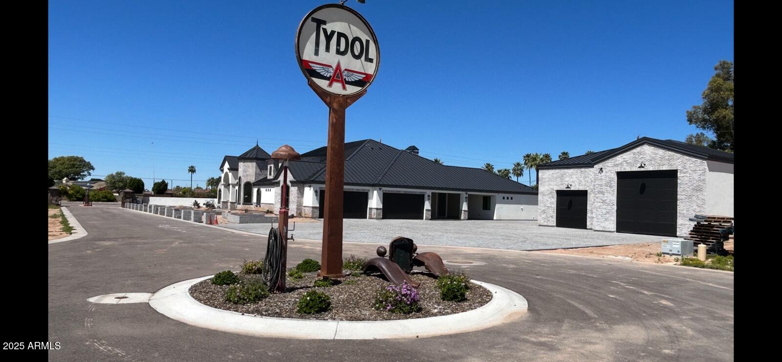 3640 E MALLORY Circle, 3