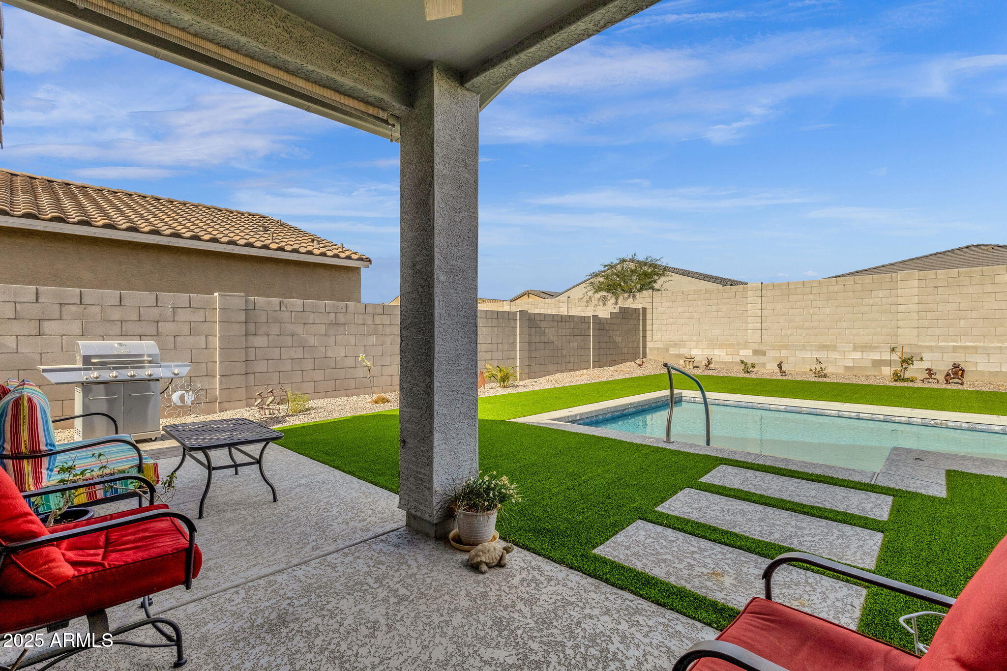 17334 W RUNNING DEER Trail