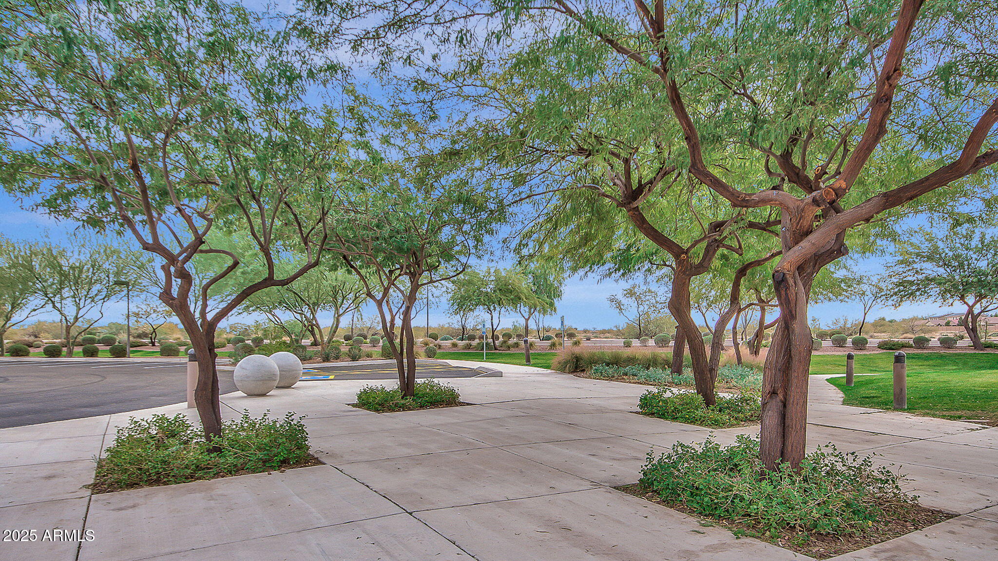 17334 W RUNNING DEER Trail