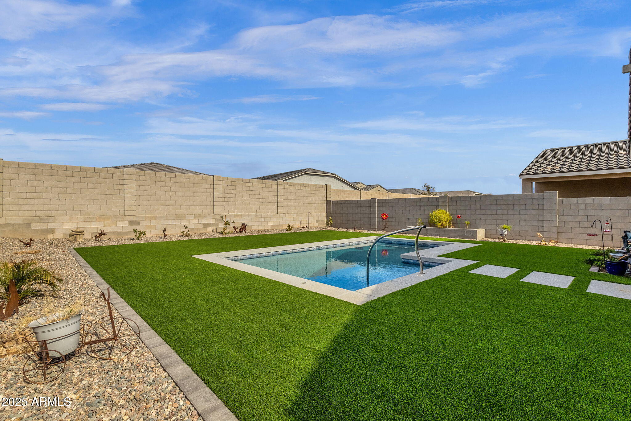 17334 W RUNNING DEER Trail