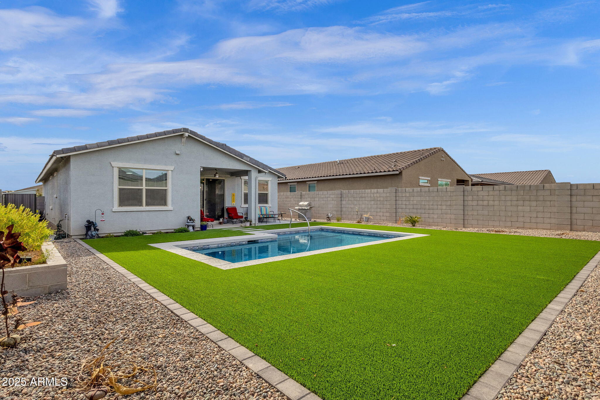 17334 W RUNNING DEER Trail