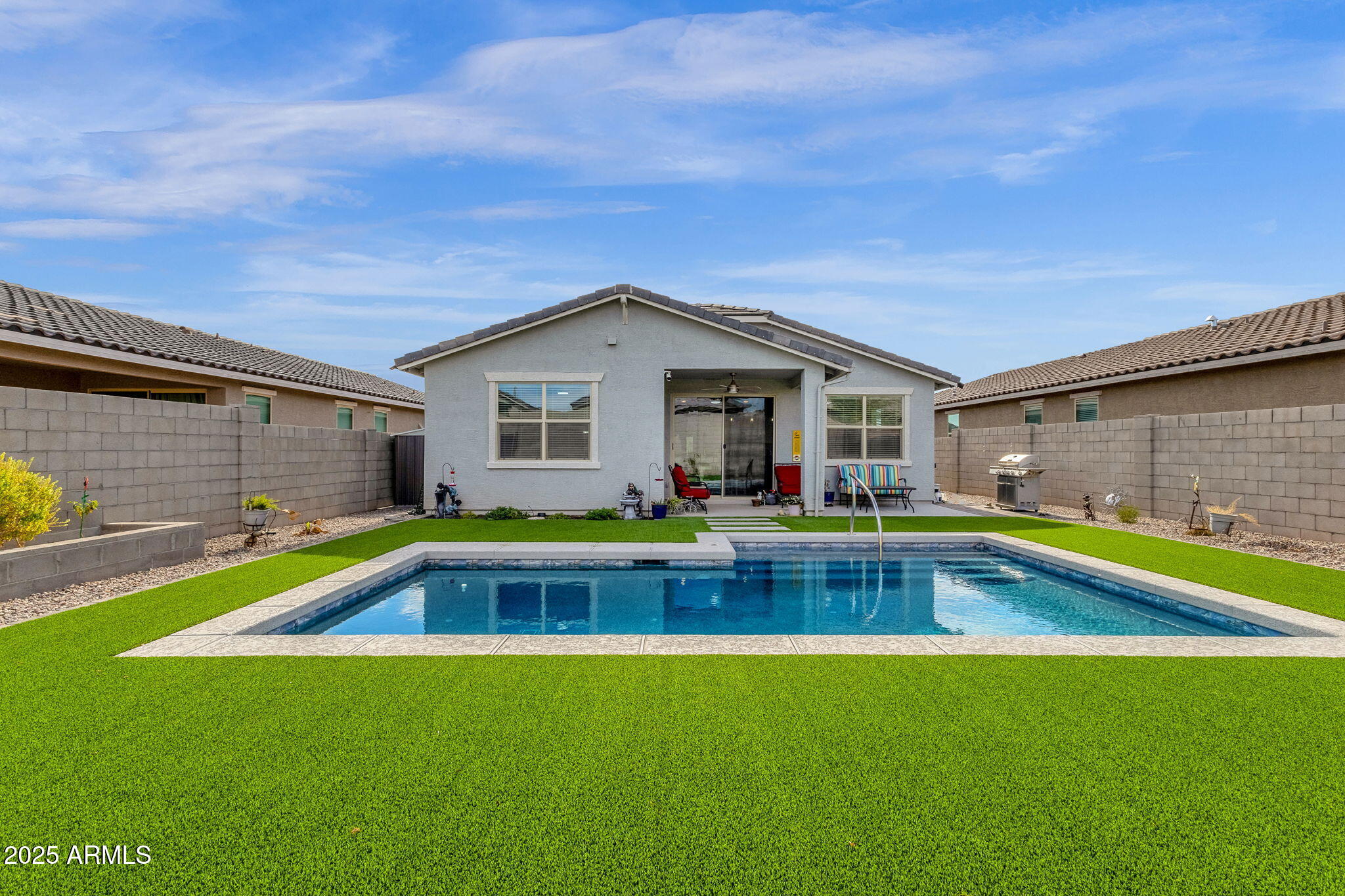 17334 W RUNNING DEER Trail