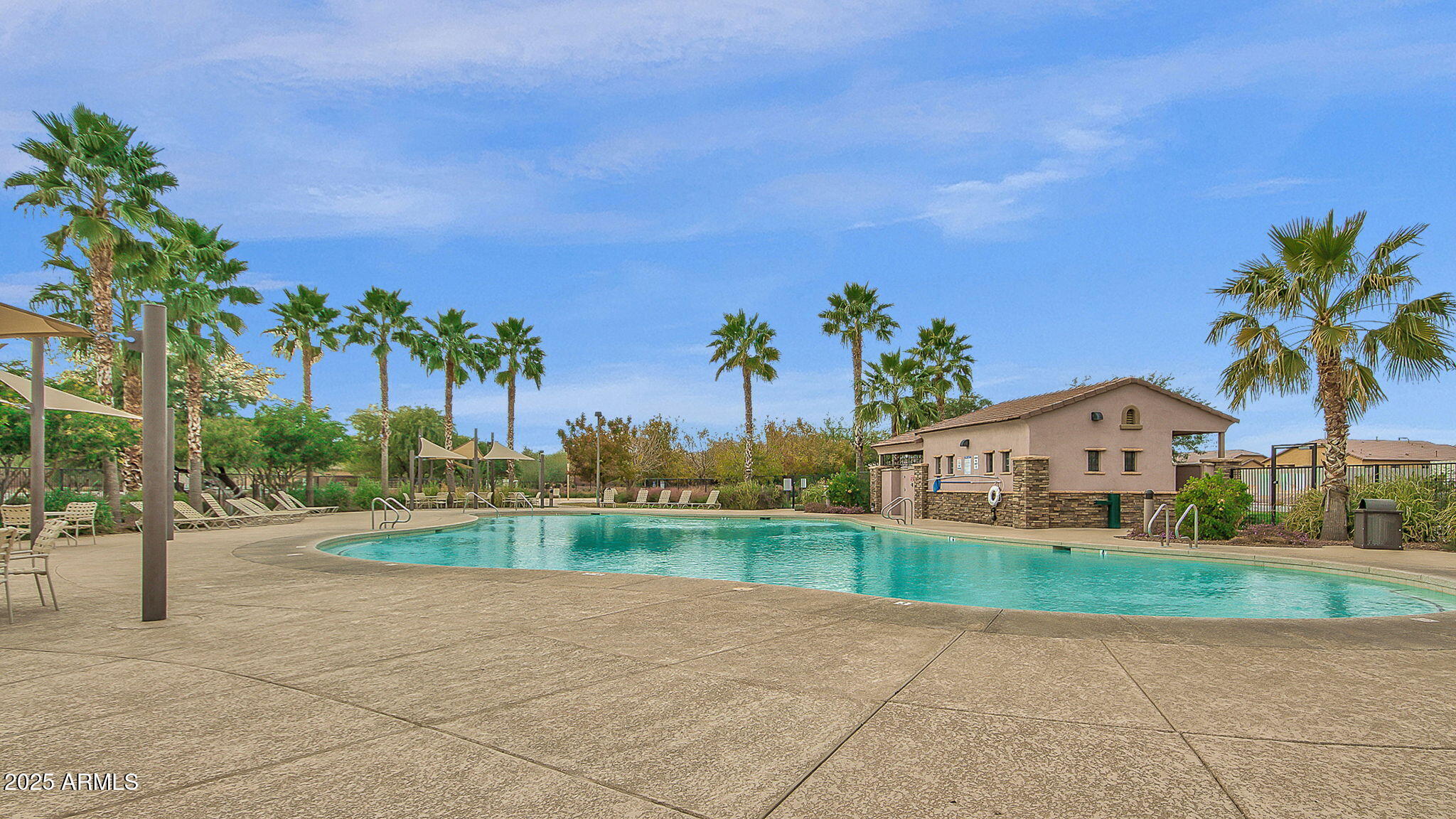 17334 W RUNNING DEER Trail