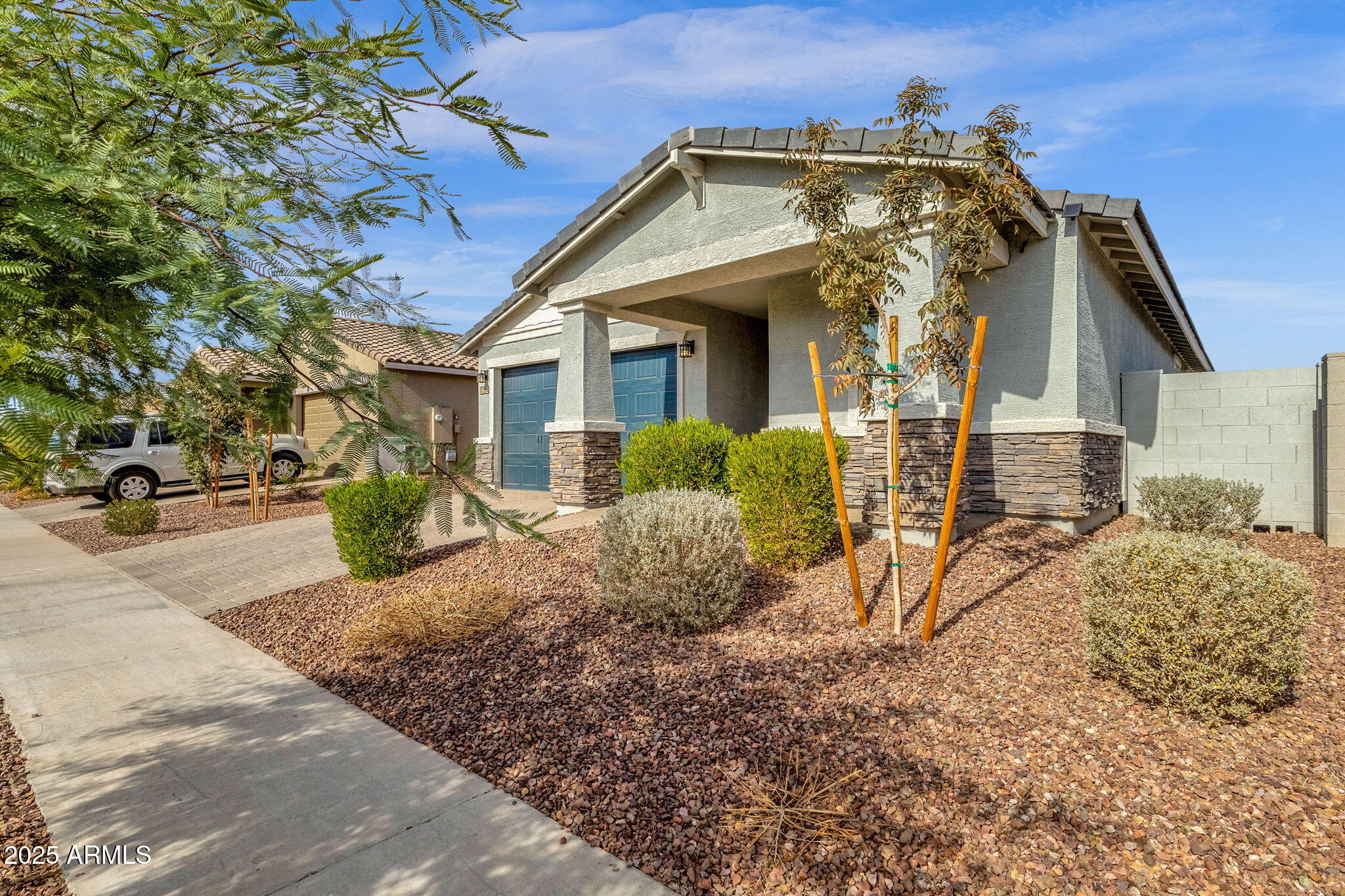 17334 W RUNNING DEER Trail