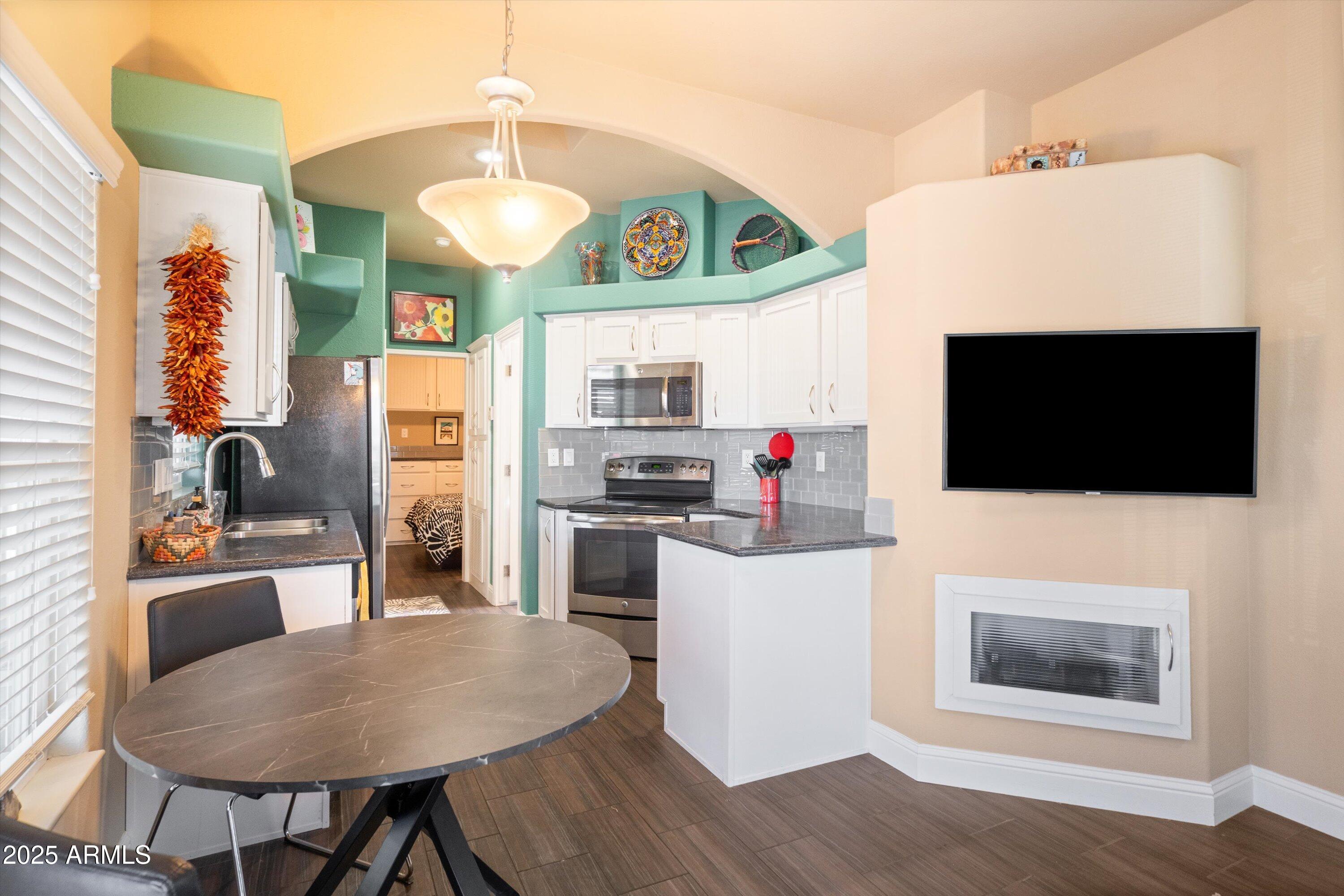 111 S Greenfield Road, 785