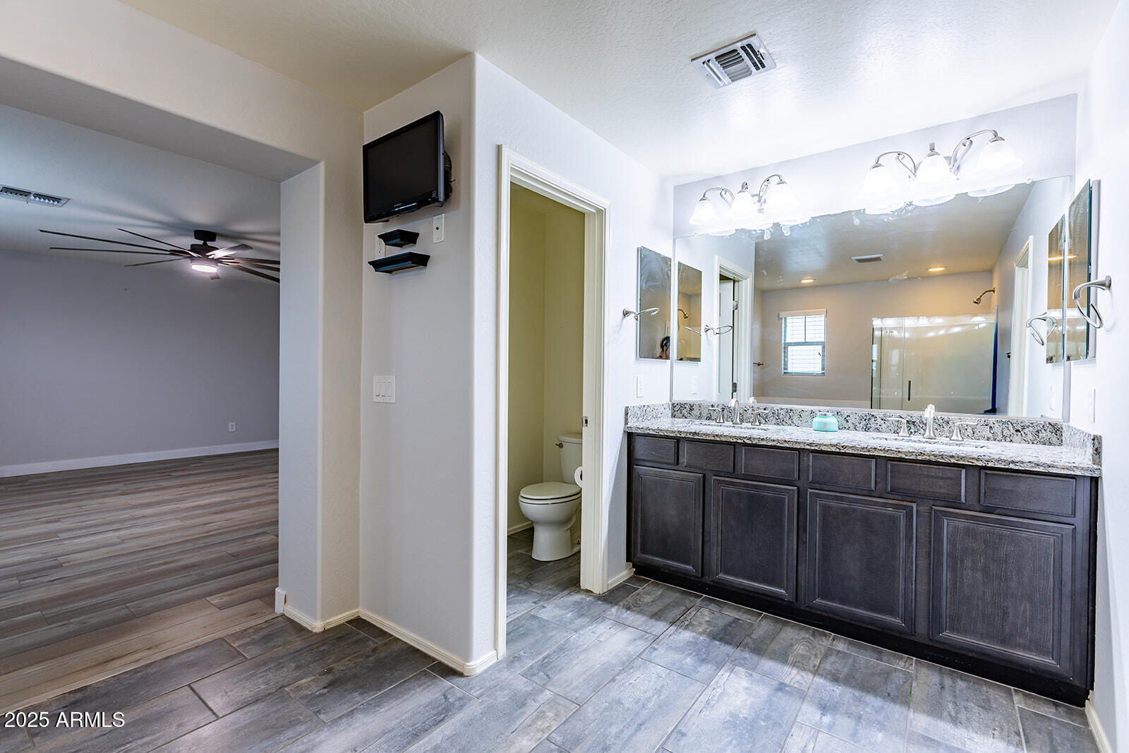 3312 E Russell Street