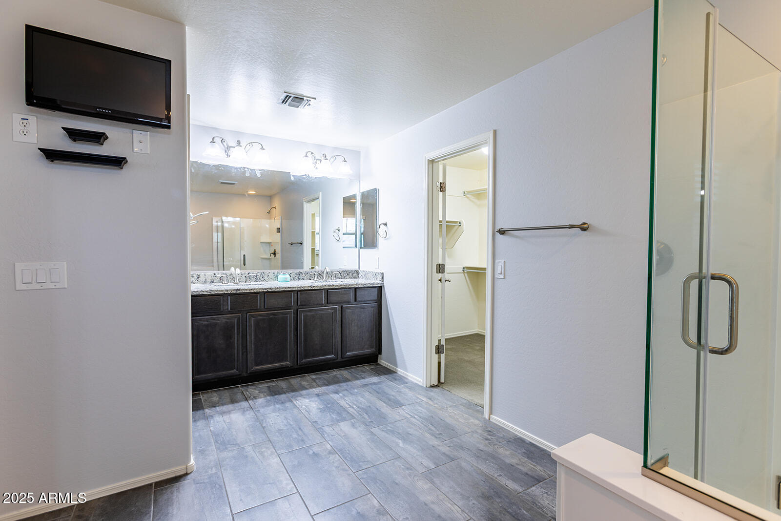 3312 E Russell Street