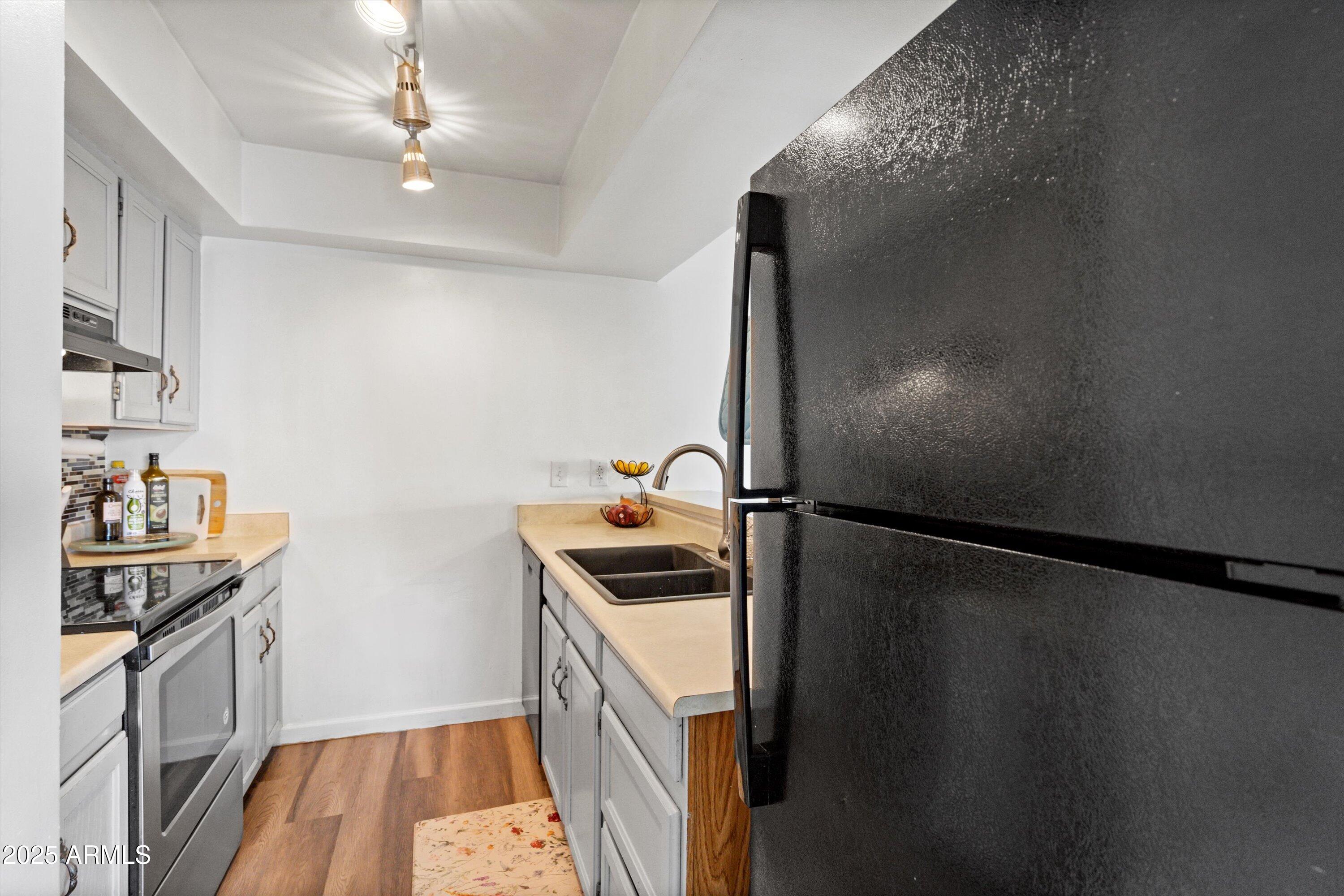 1430 W LA JOLLA Drive