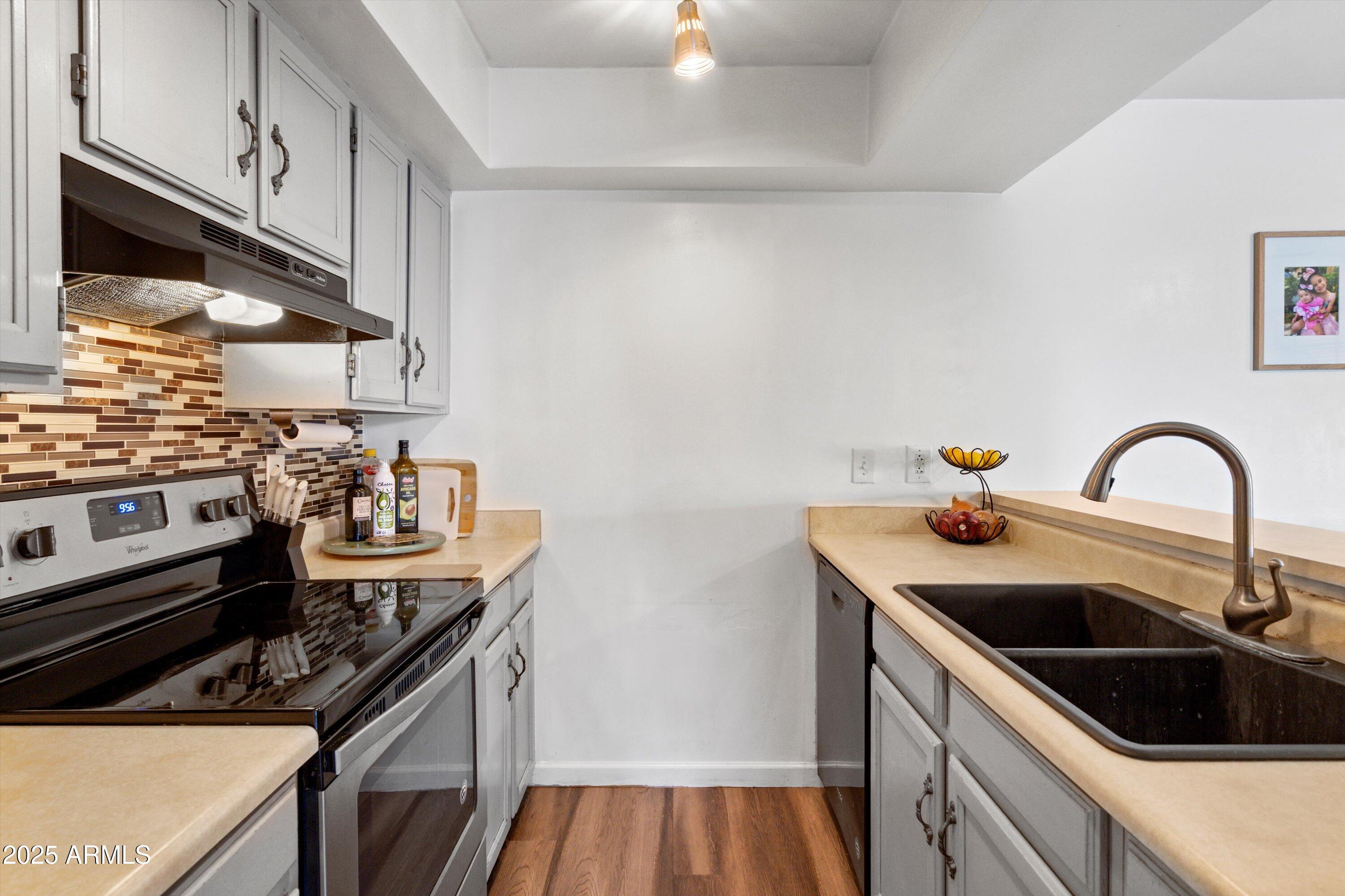 1430 W LA JOLLA Drive